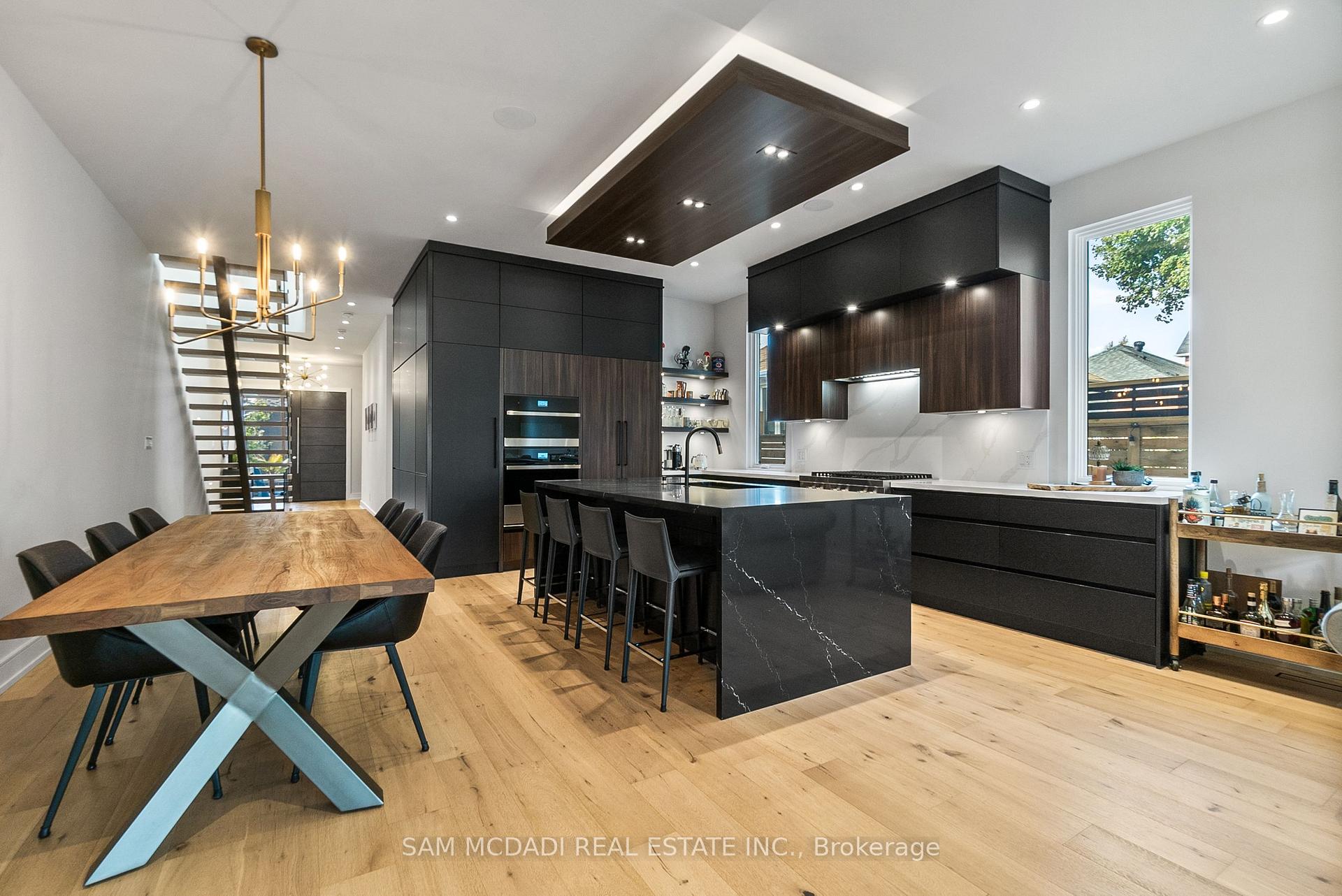 39 Oakwood Avenue N, Mississauga