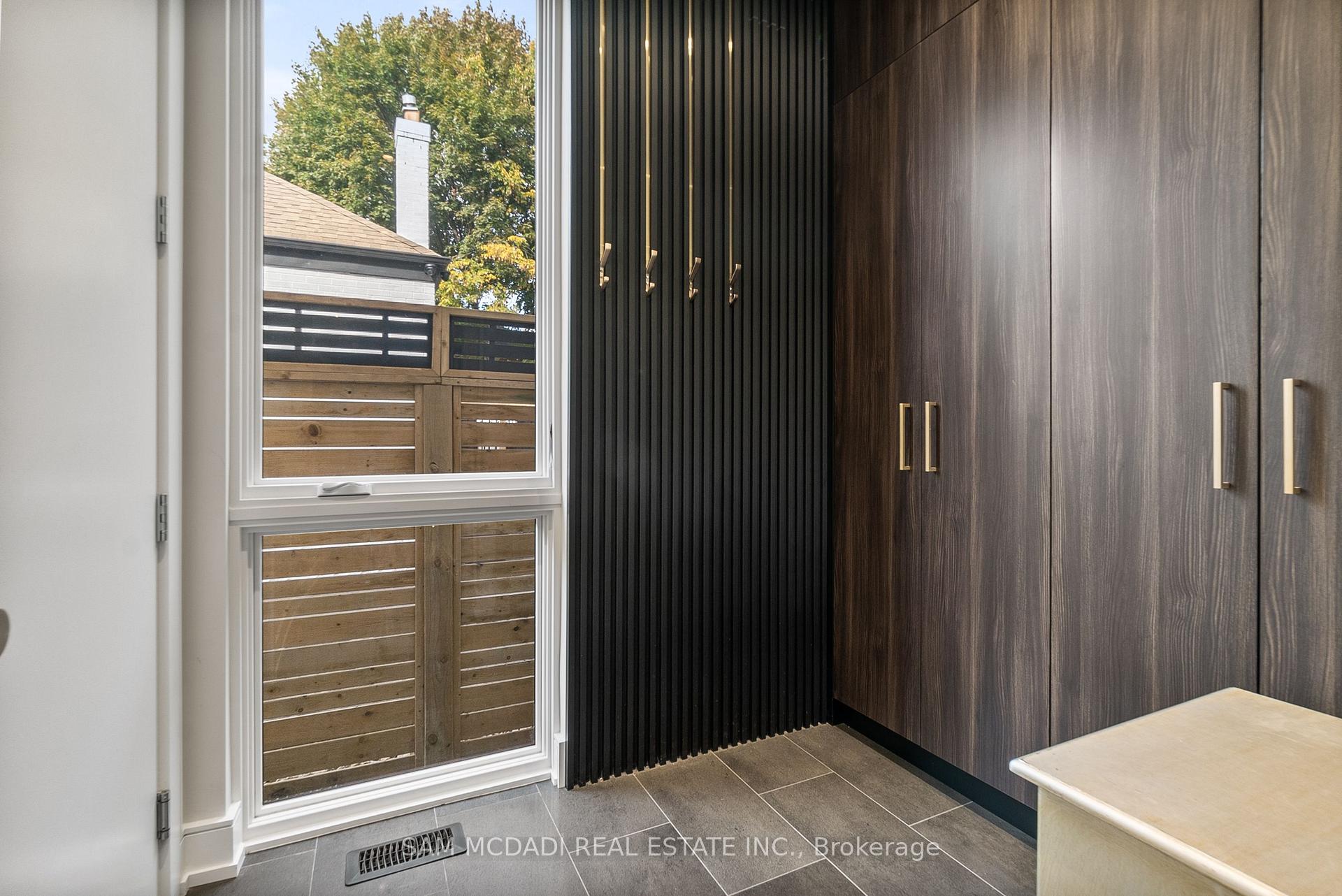 39 Oakwood Avenue N, Mississauga