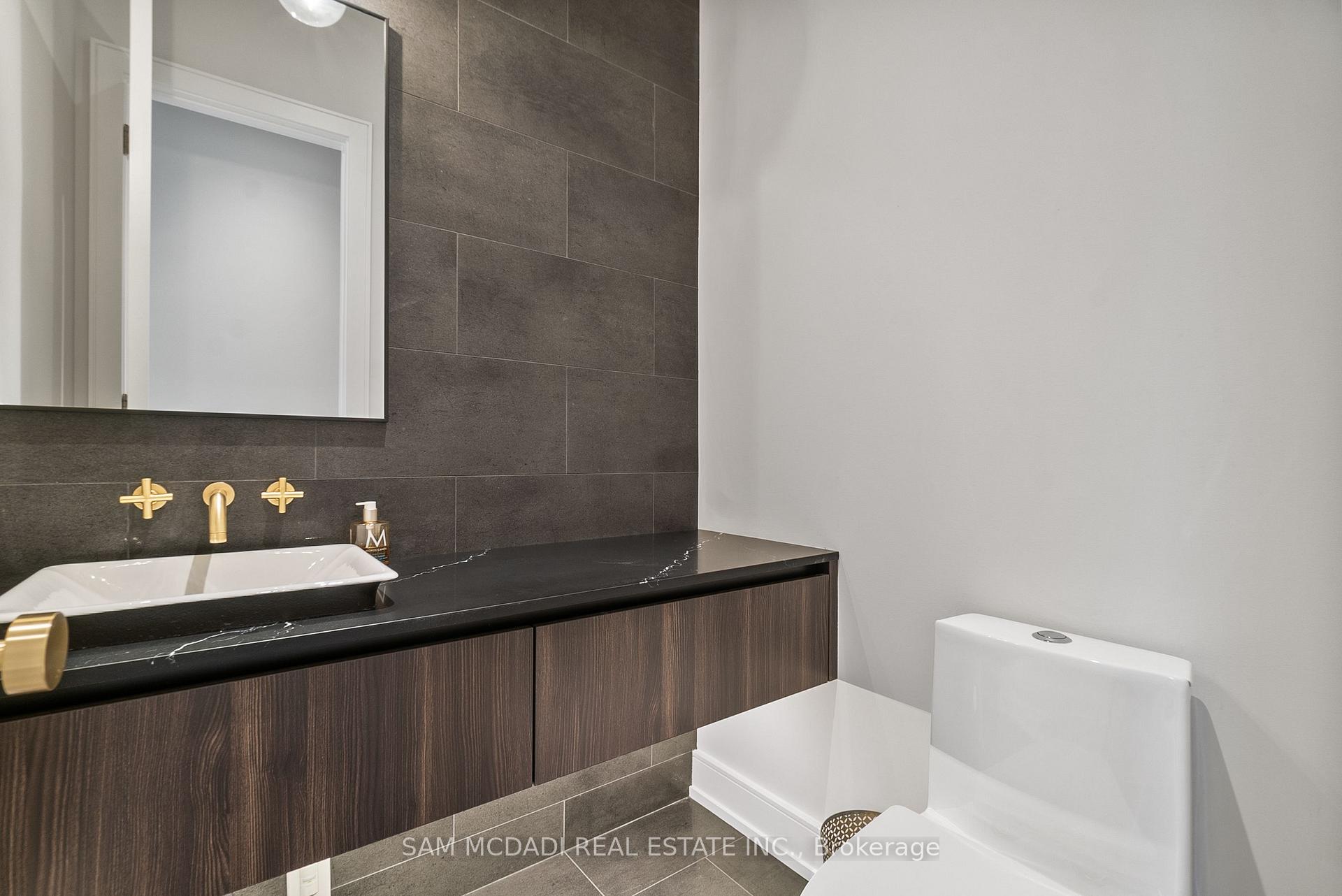 39 Oakwood Avenue N, Mississauga