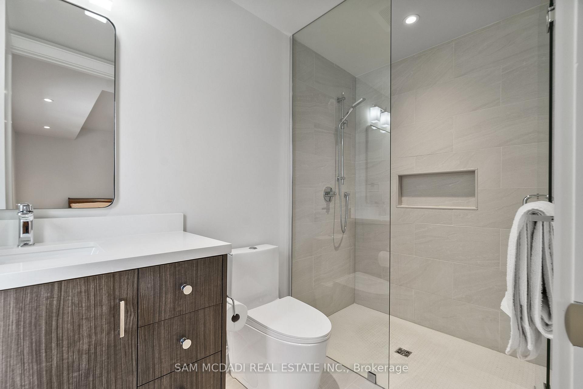 39 Oakwood Avenue N, Mississauga