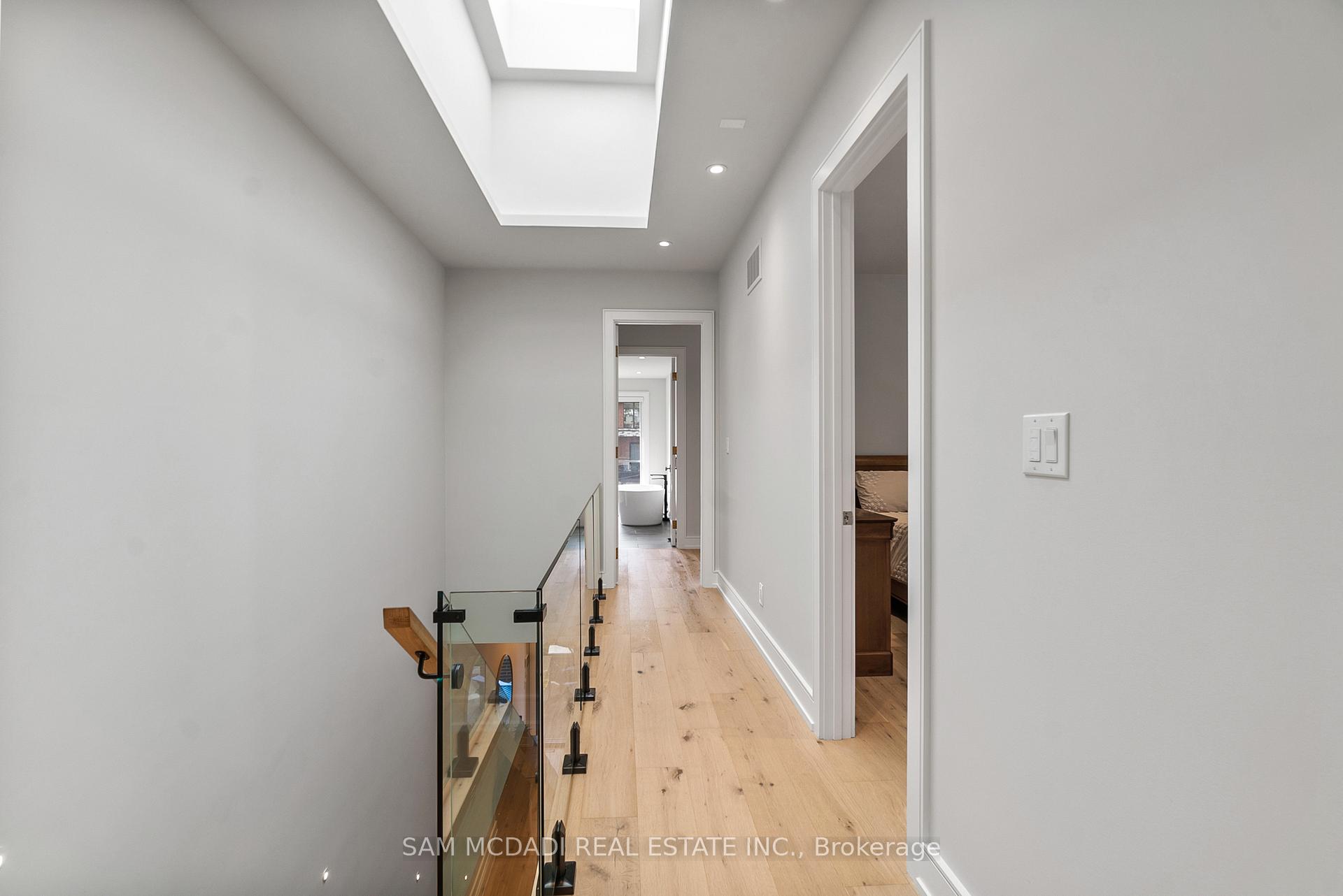 39 Oakwood Avenue N, Mississauga
