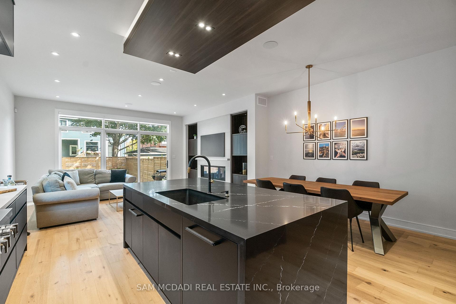 39 Oakwood Avenue N, Mississauga