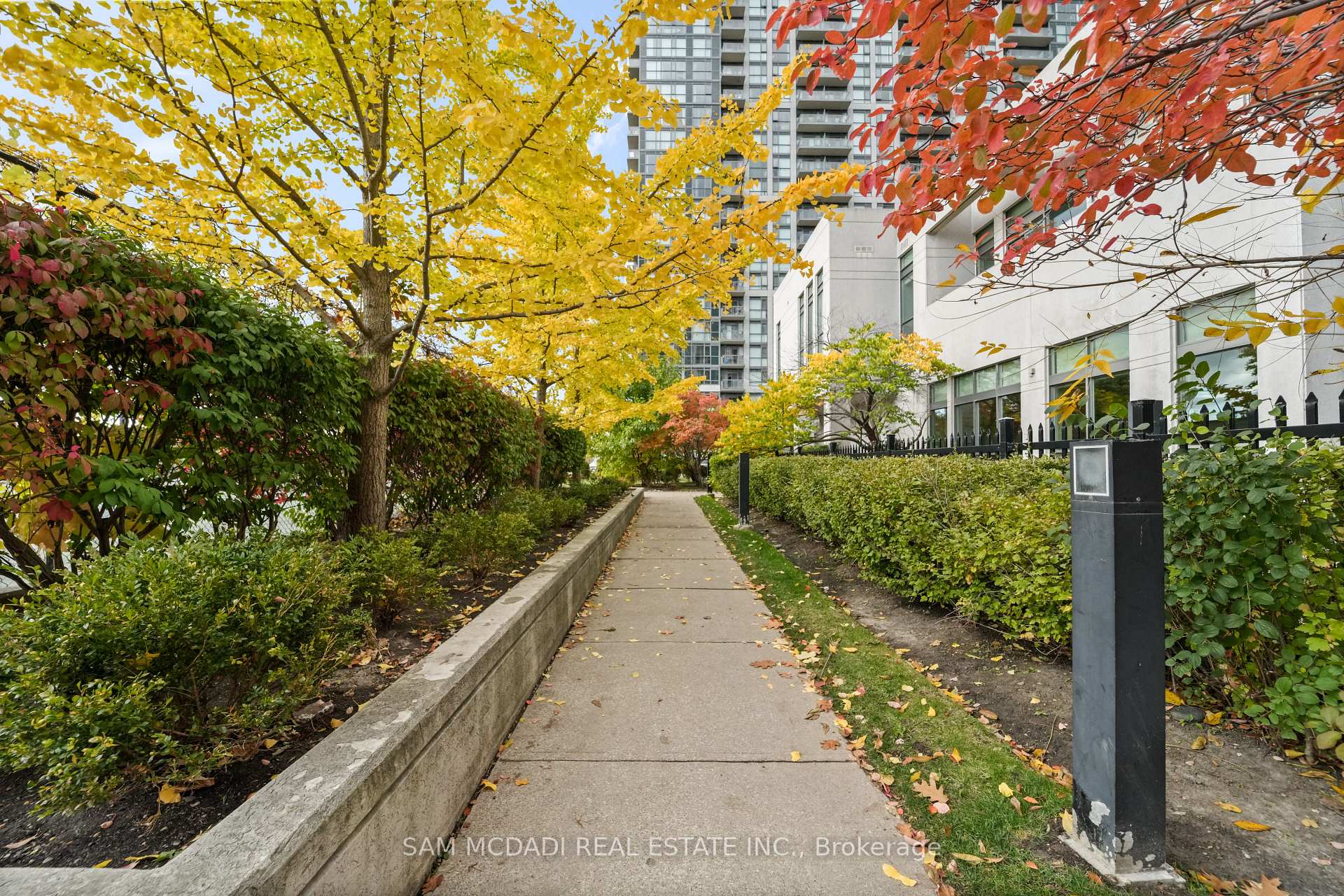 349 Rathburn Road W 207, Mississauga Unit: 207