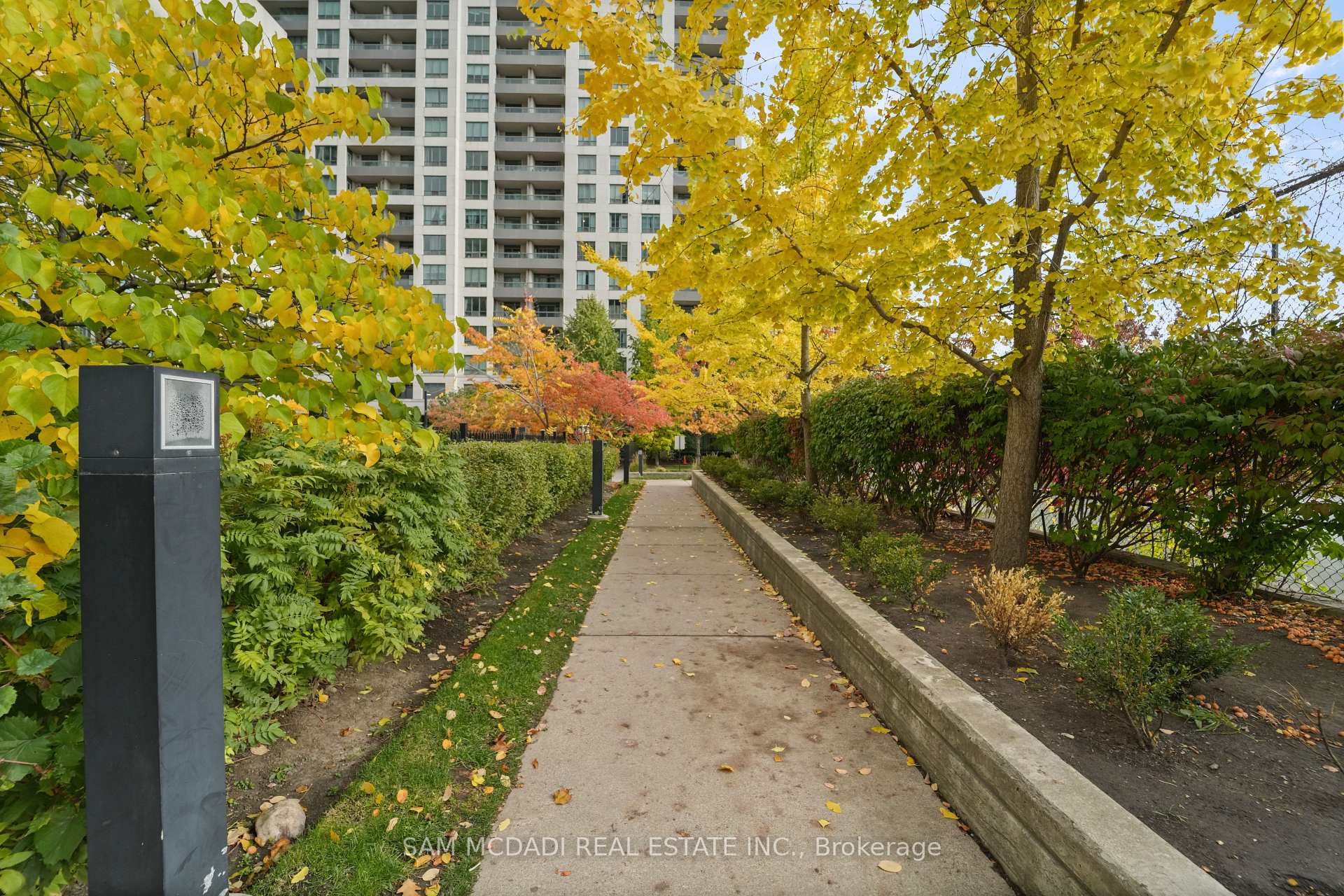 349 Rathburn Road W 207, Mississauga Unit: 207