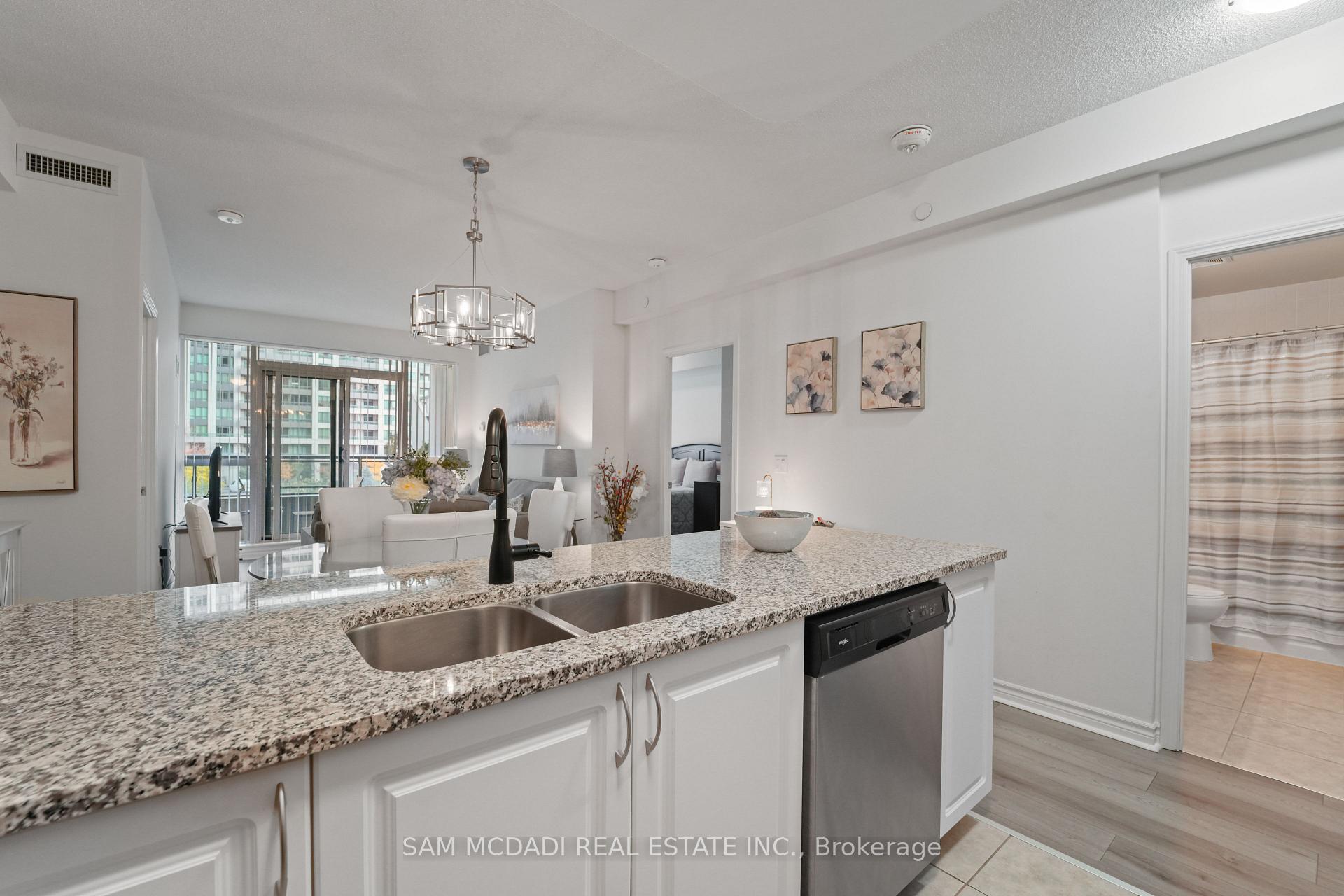 349 Rathburn Road W 207, Mississauga Unit: 207