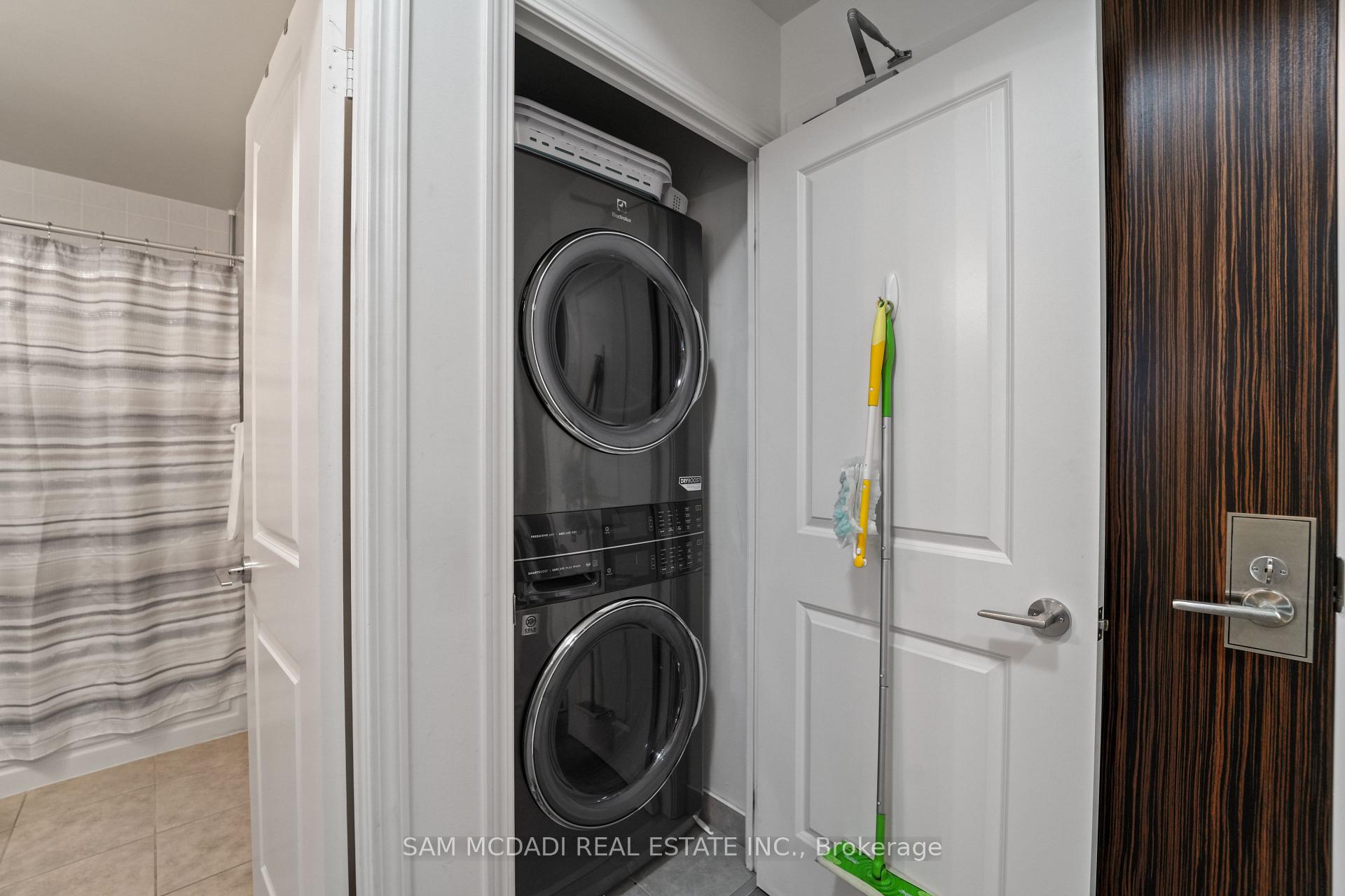 349 Rathburn Road W 207, Mississauga Unit: 207