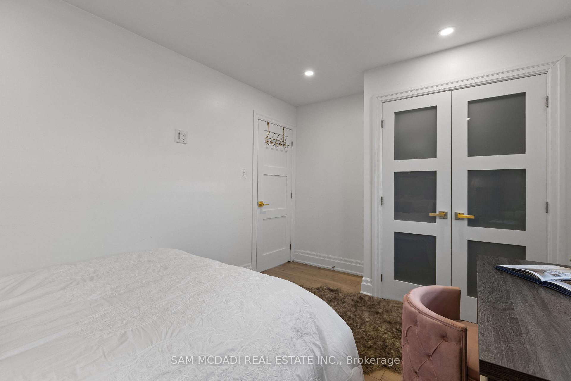 2284 Glastonbury Road