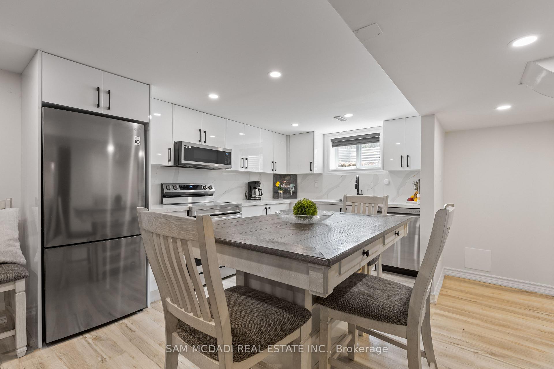 2284 Glastonbury Road