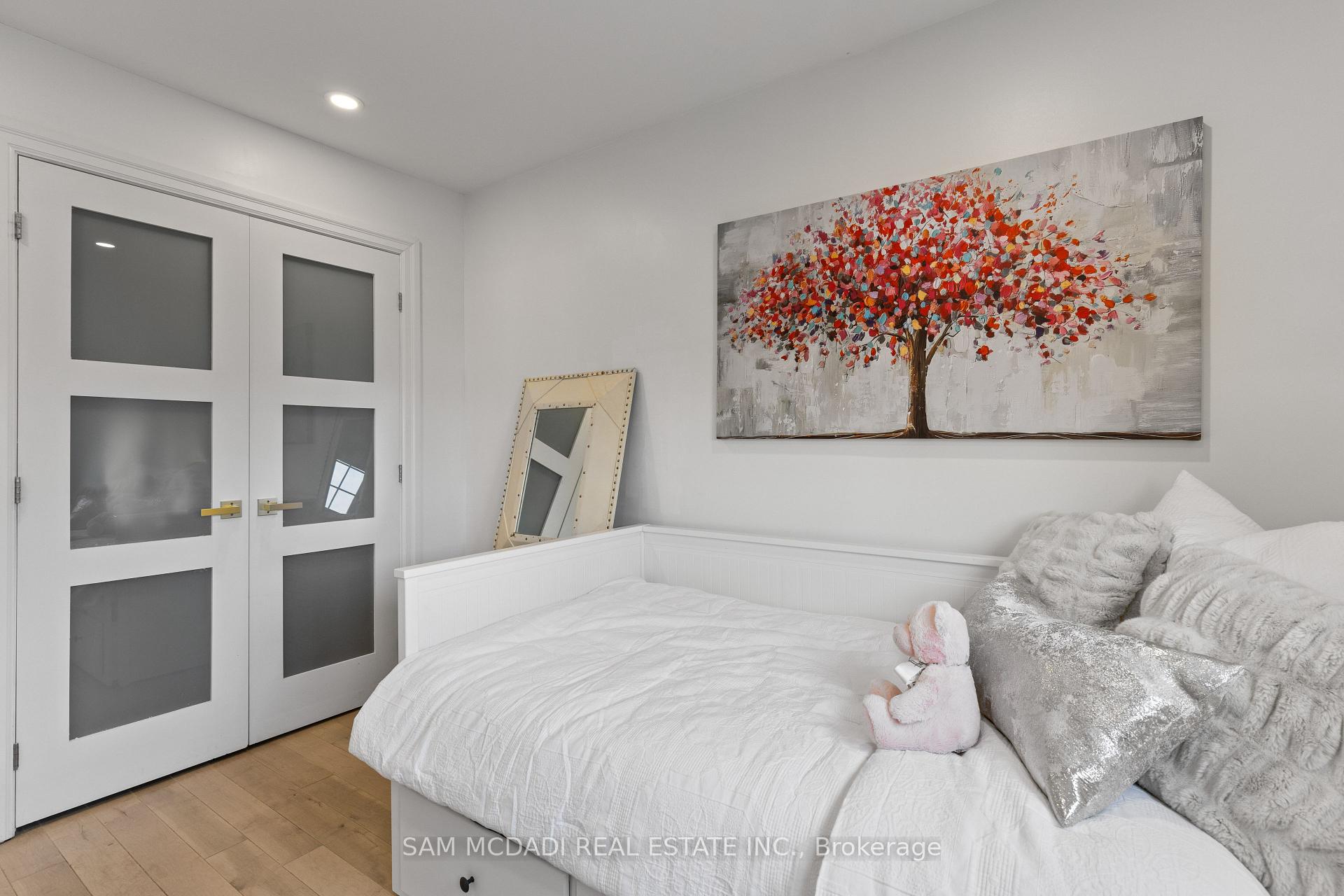 2284 Glastonbury Road