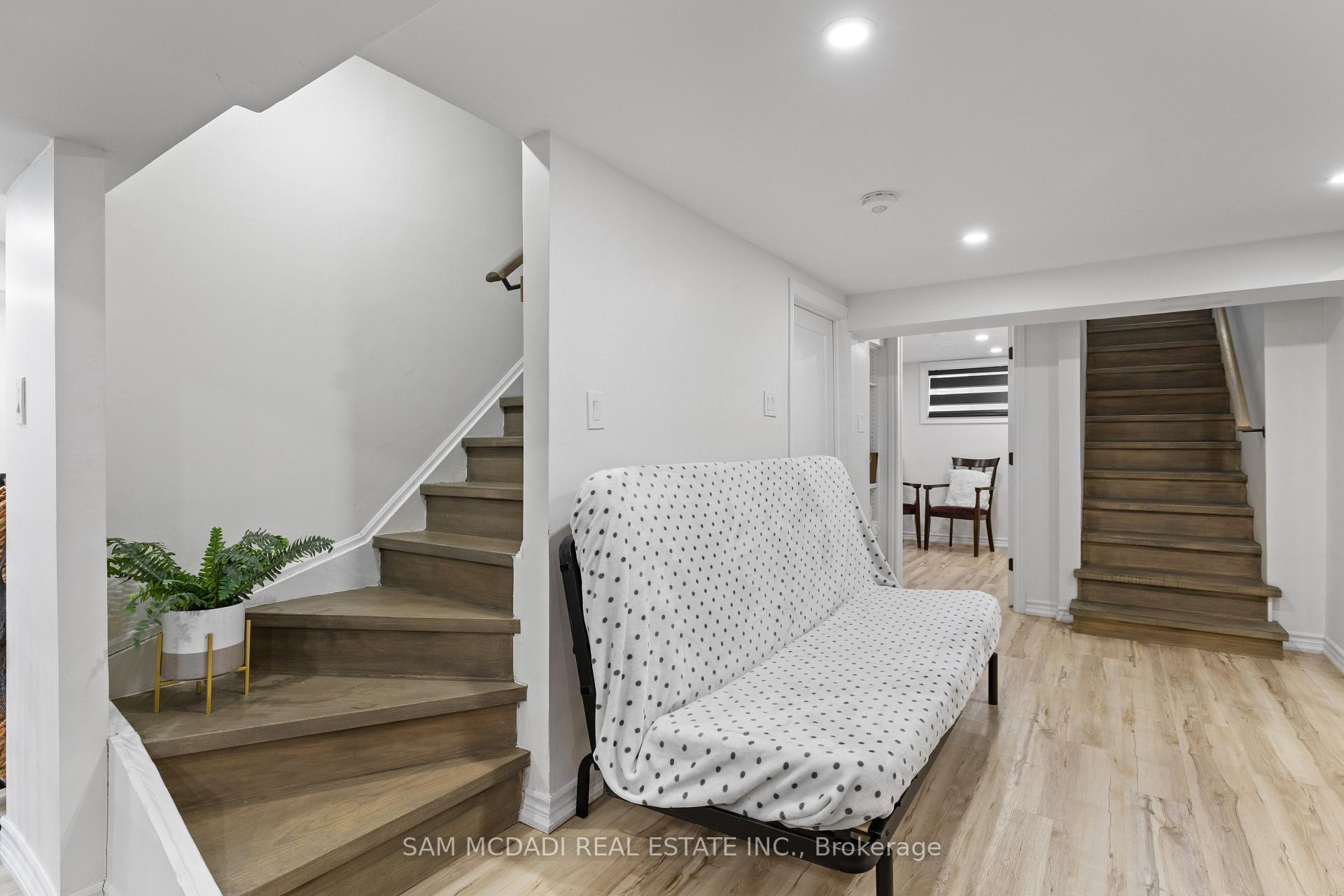 2284 Glastonbury Road