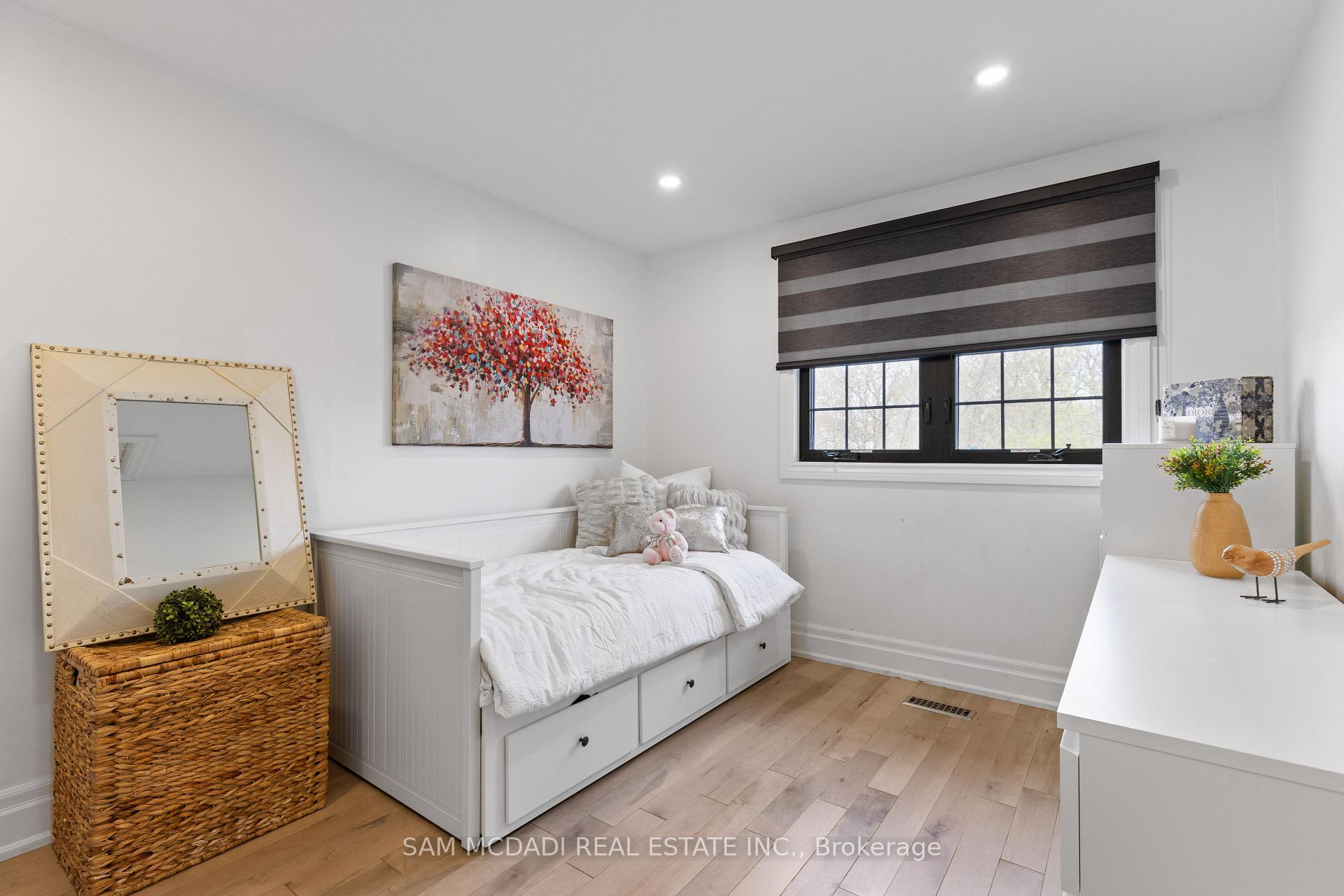 2284 Glastonbury Road