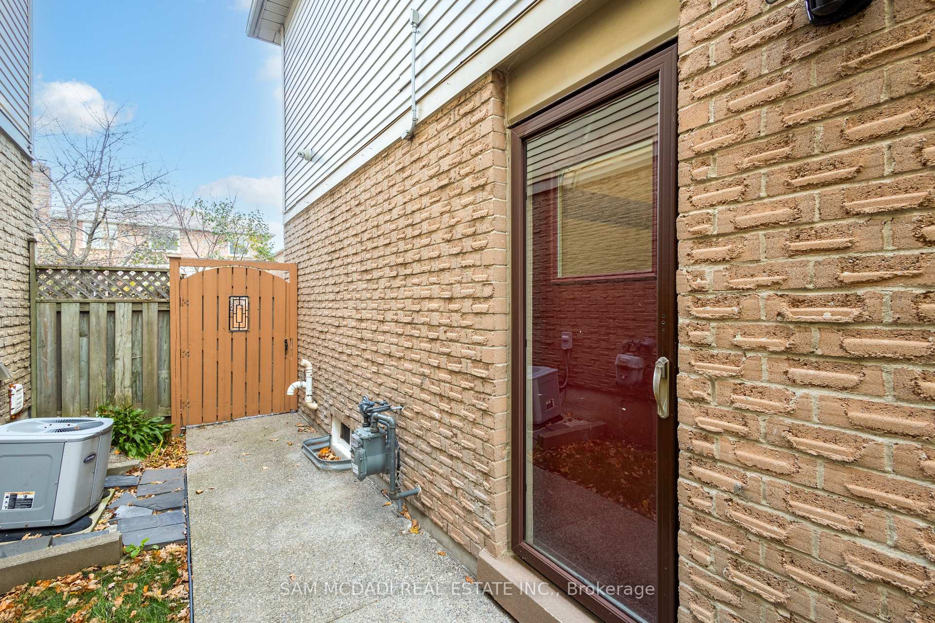 3183 Valcourt Crescent