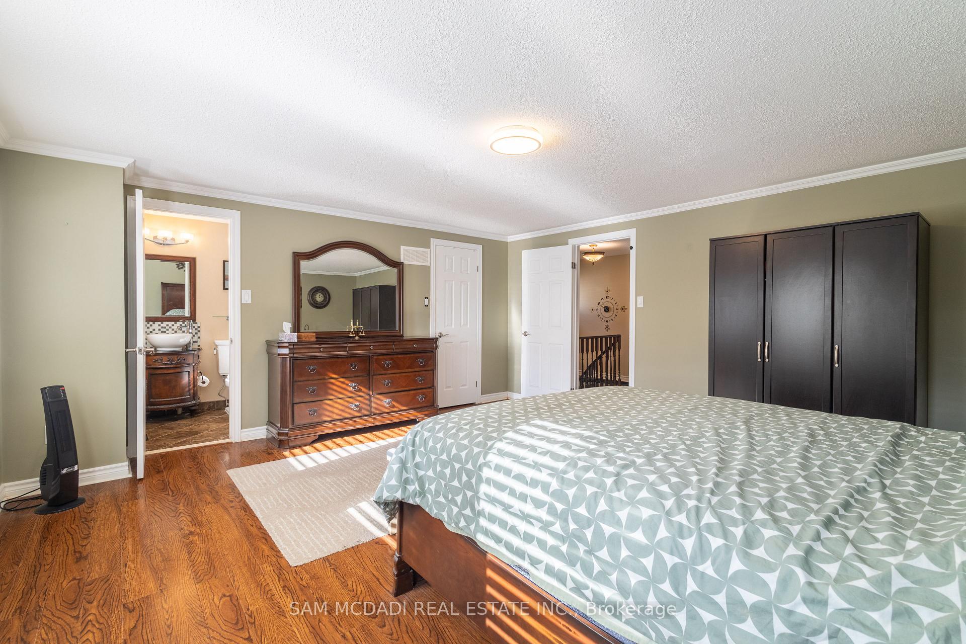 3183 Valcourt Crescent