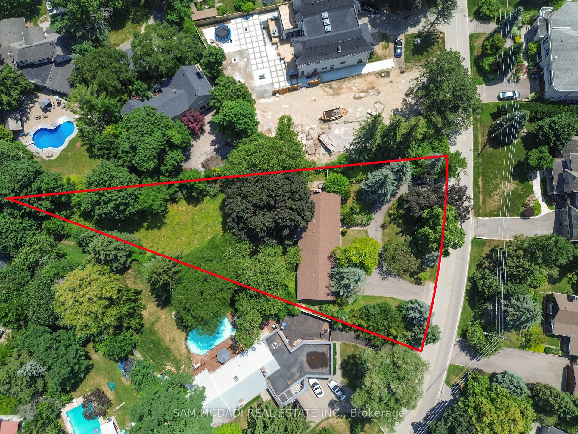 415 Country Club Crescent