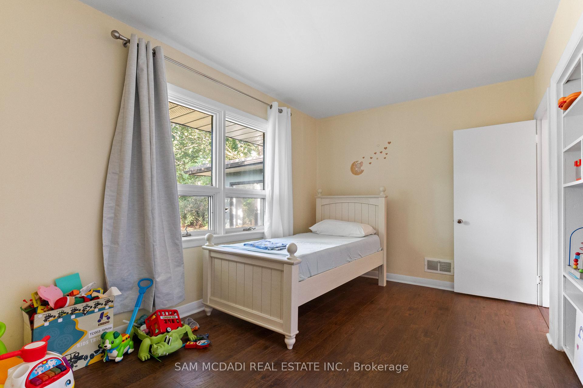 415 Country Club Crescent