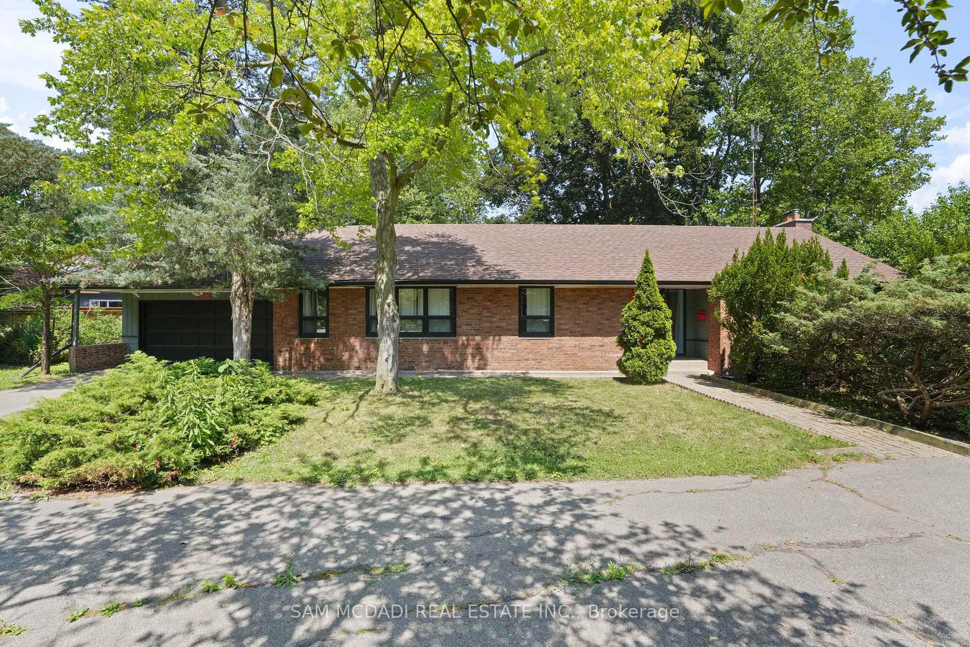 415 Country Club Crescent