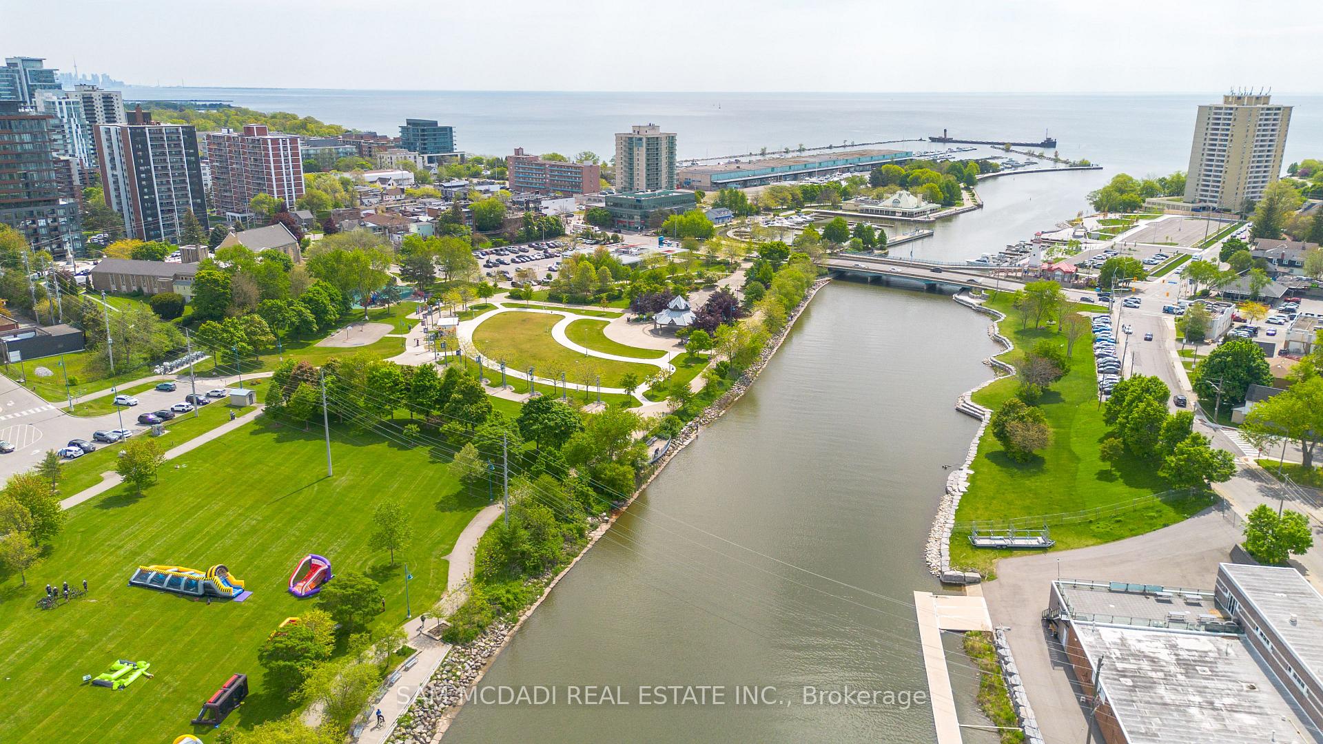 415 Country Club Crescent