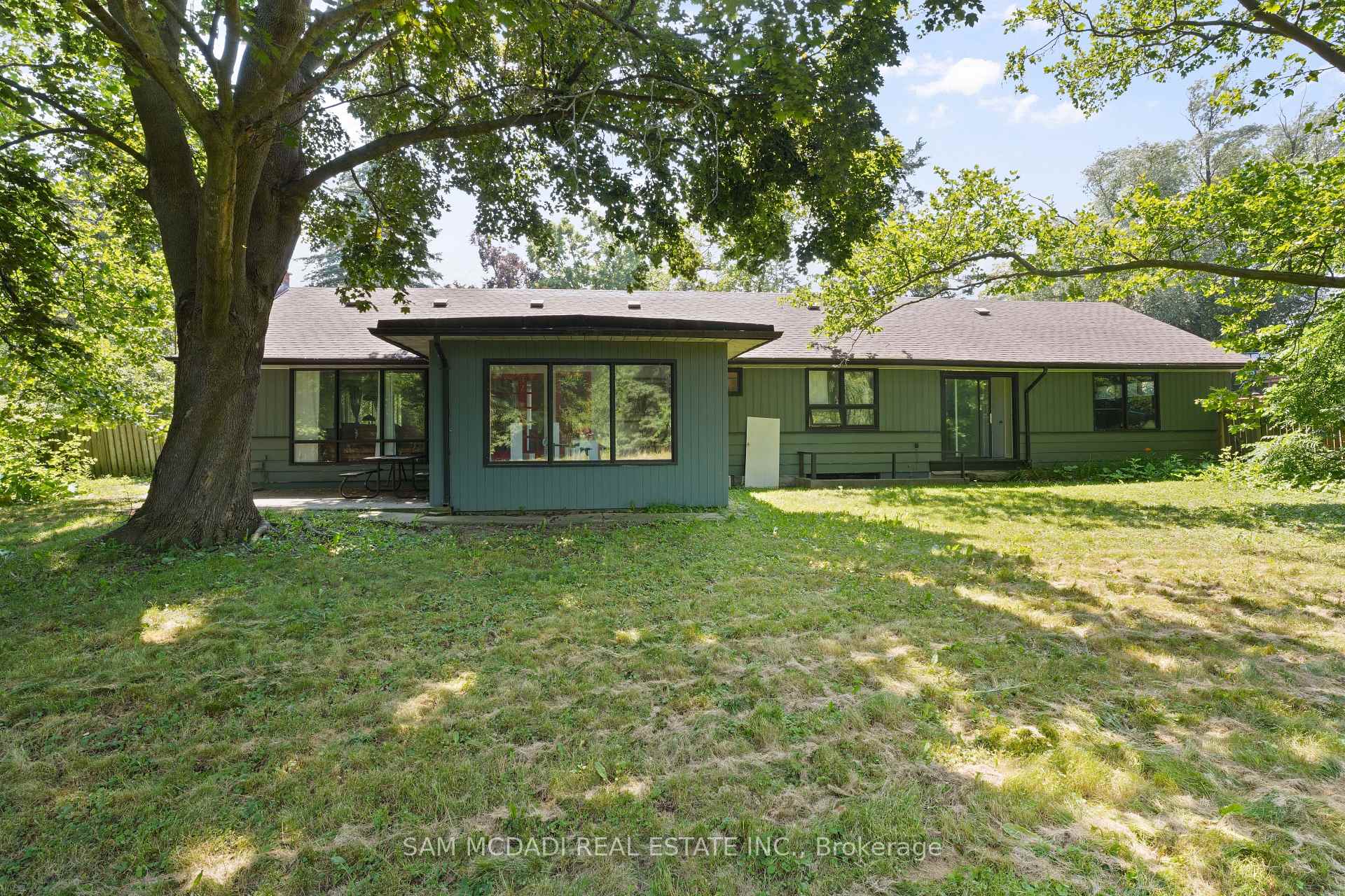 415 Country Club Crescent