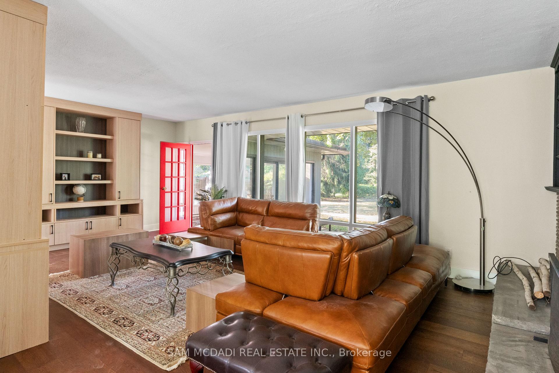 415 Country Club Crescent