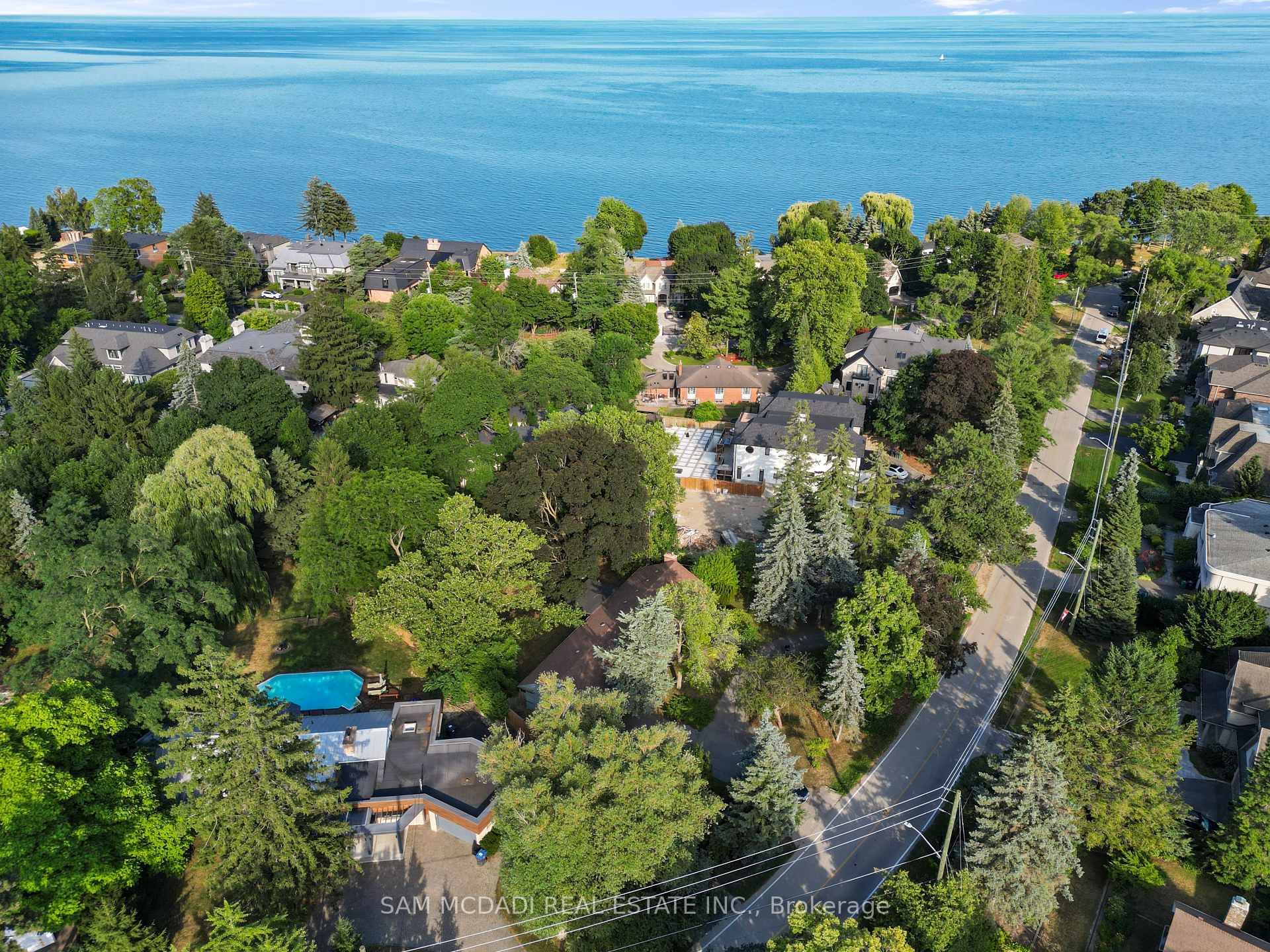 415 Country Club Crescent