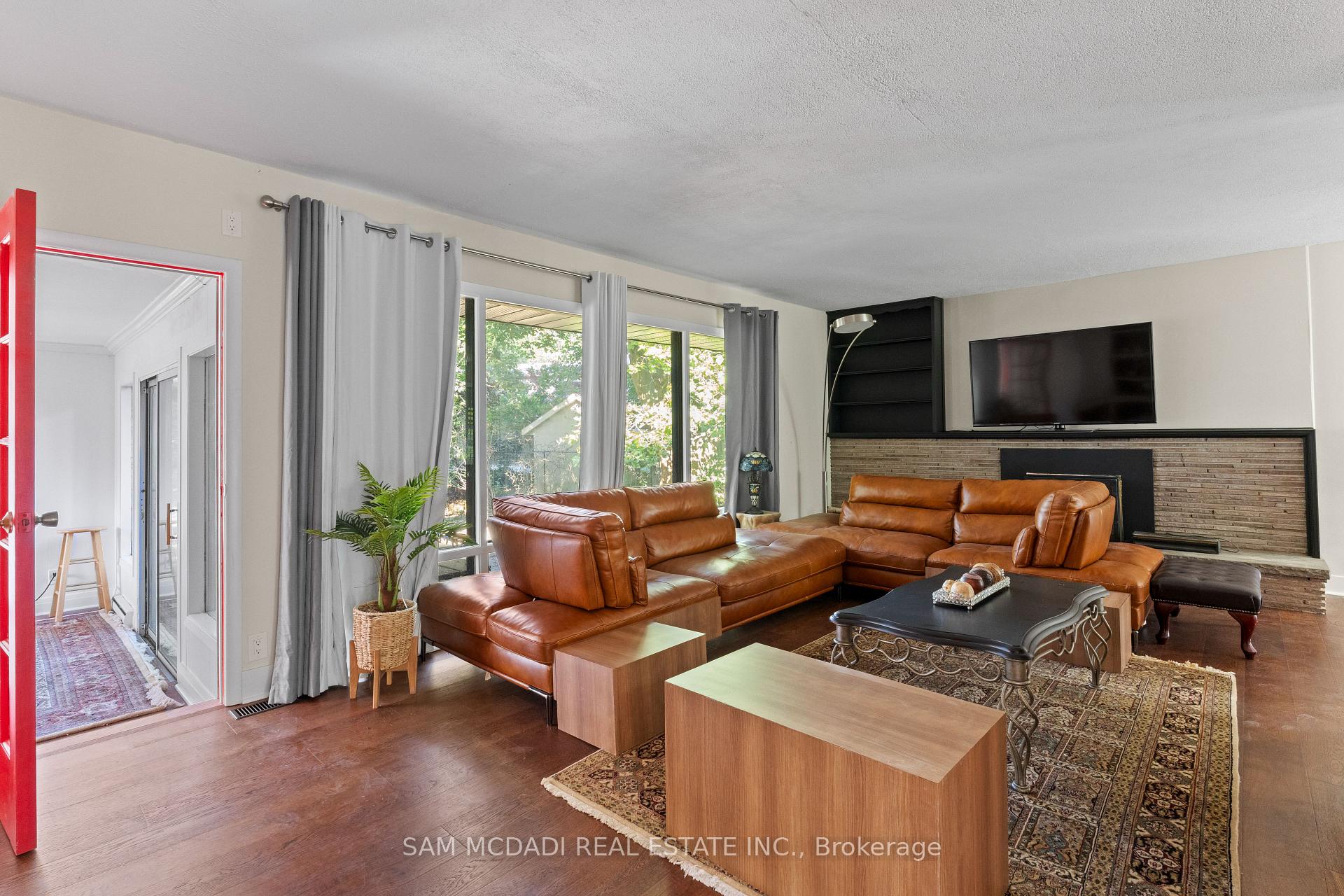 415 Country Club Crescent