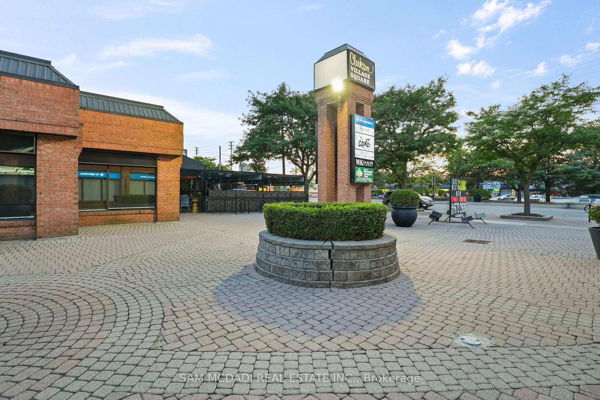 415 Country Club Crescent