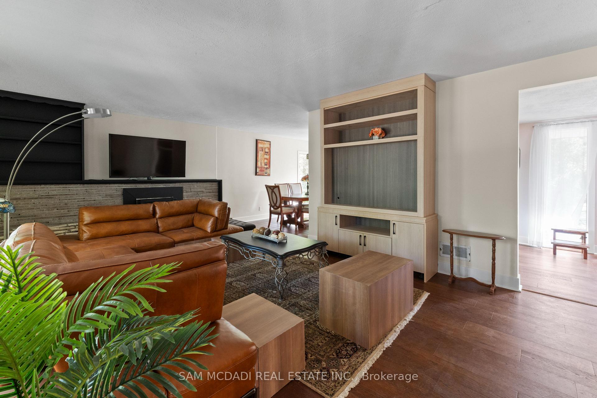 415 Country Club Crescent