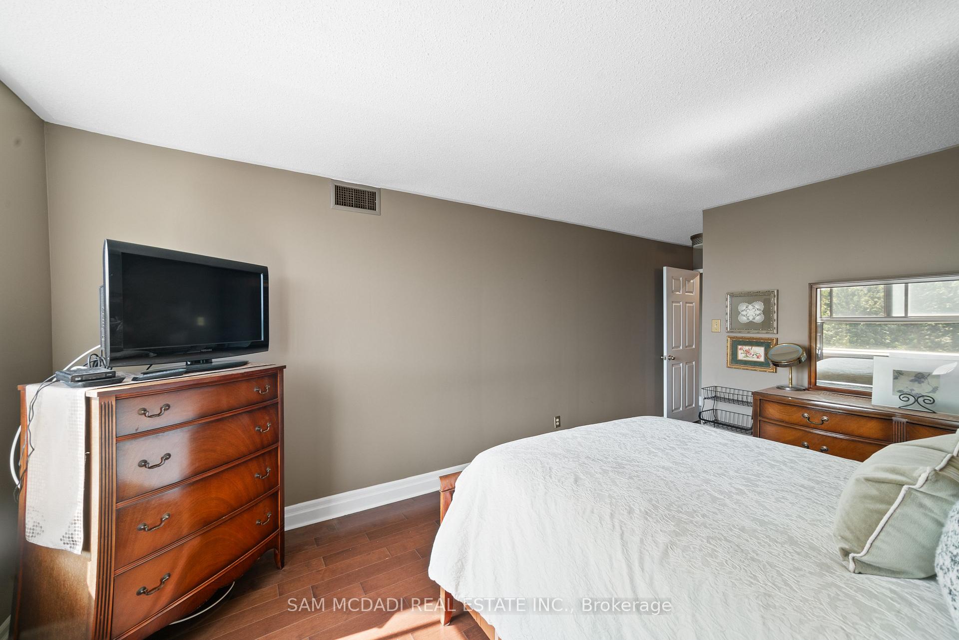 1485 Lakeshore Road E 1109