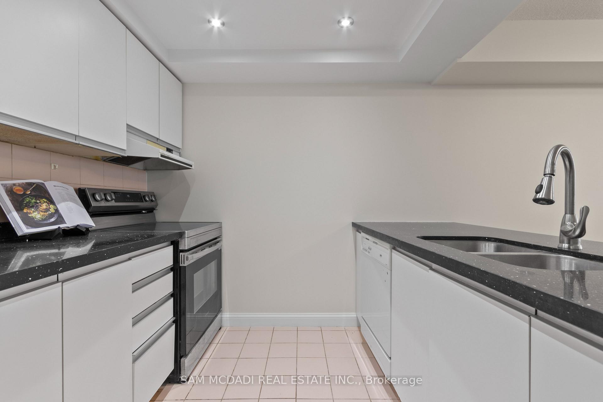 24 Hanover Road S 2106