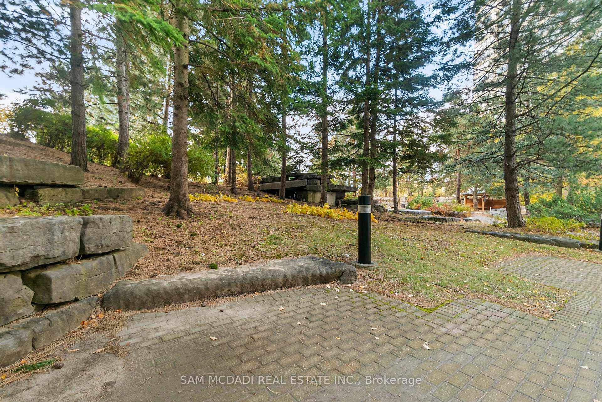 24 Hanover Road S 2106