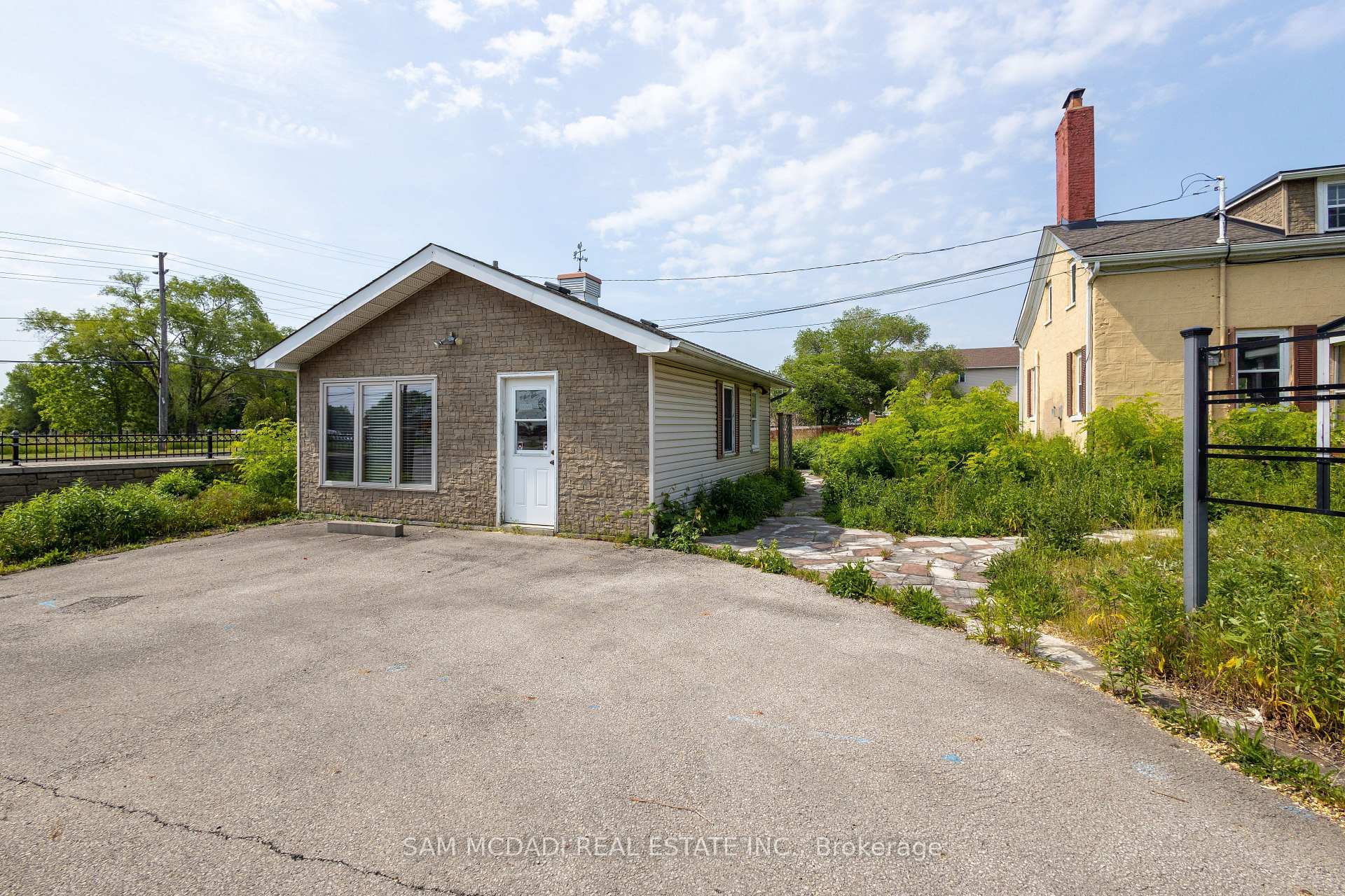 2477 Queensway Drive