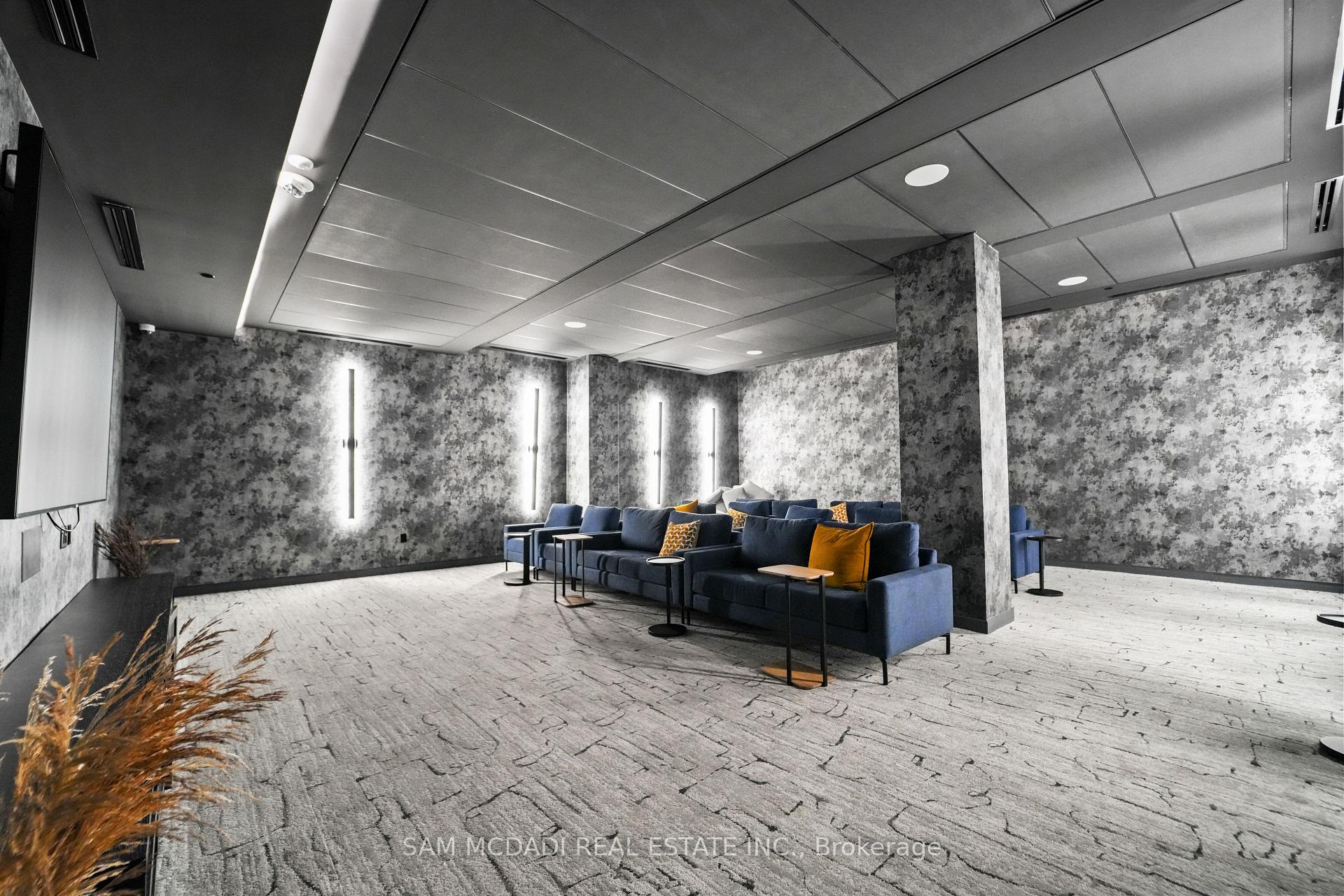 86 Dundas Street E 1513