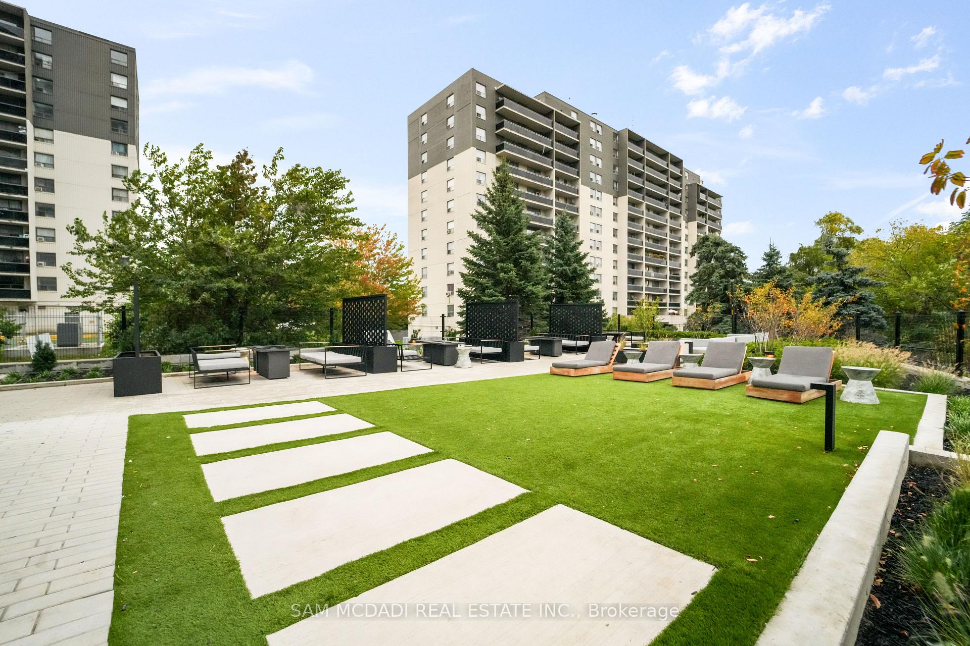 86 Dundas Street E 1513