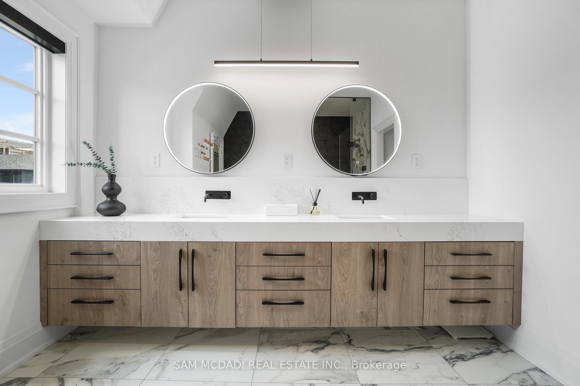 10 Lunar Crescent 24