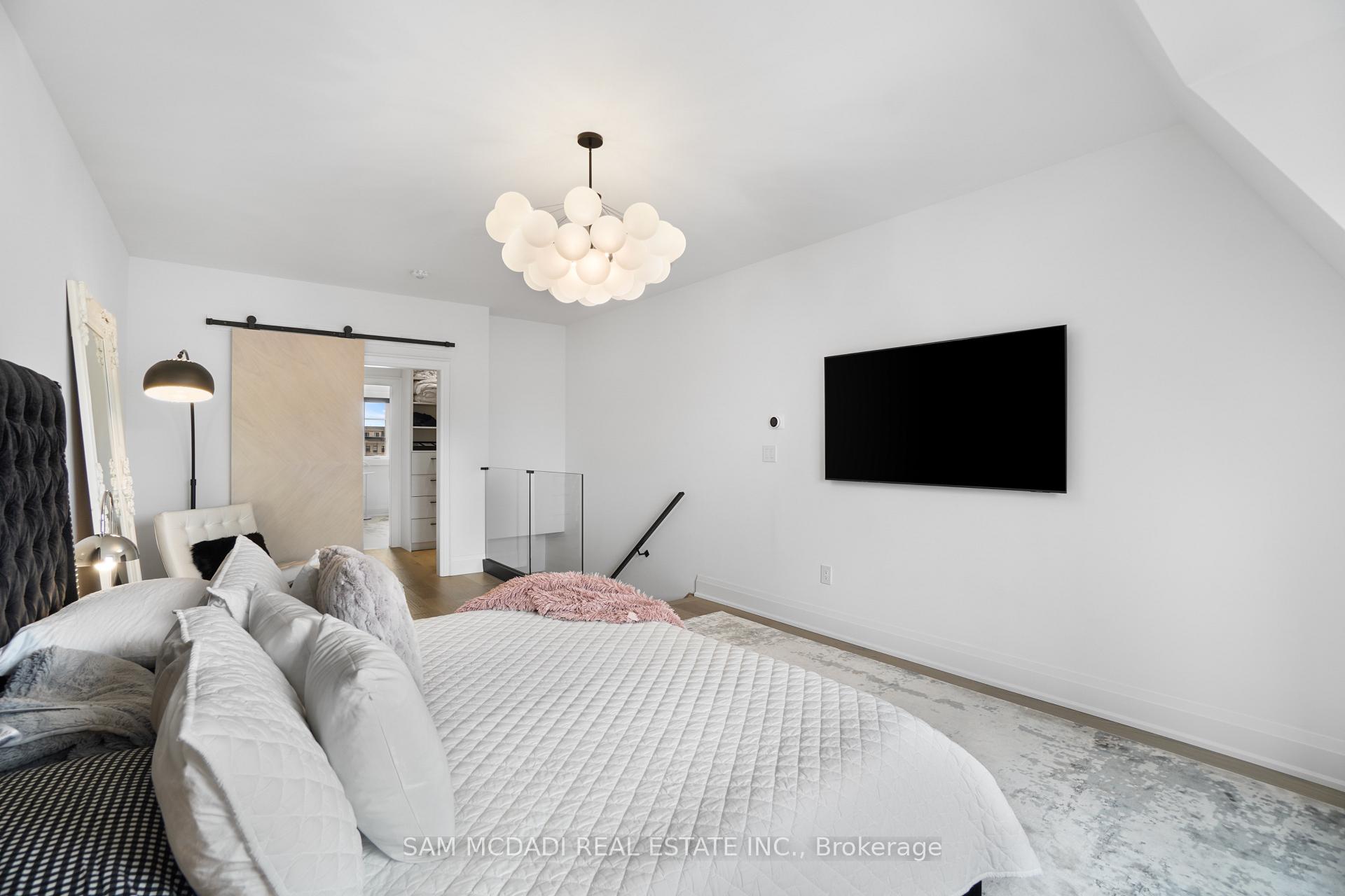 10 Lunar Crescent 24