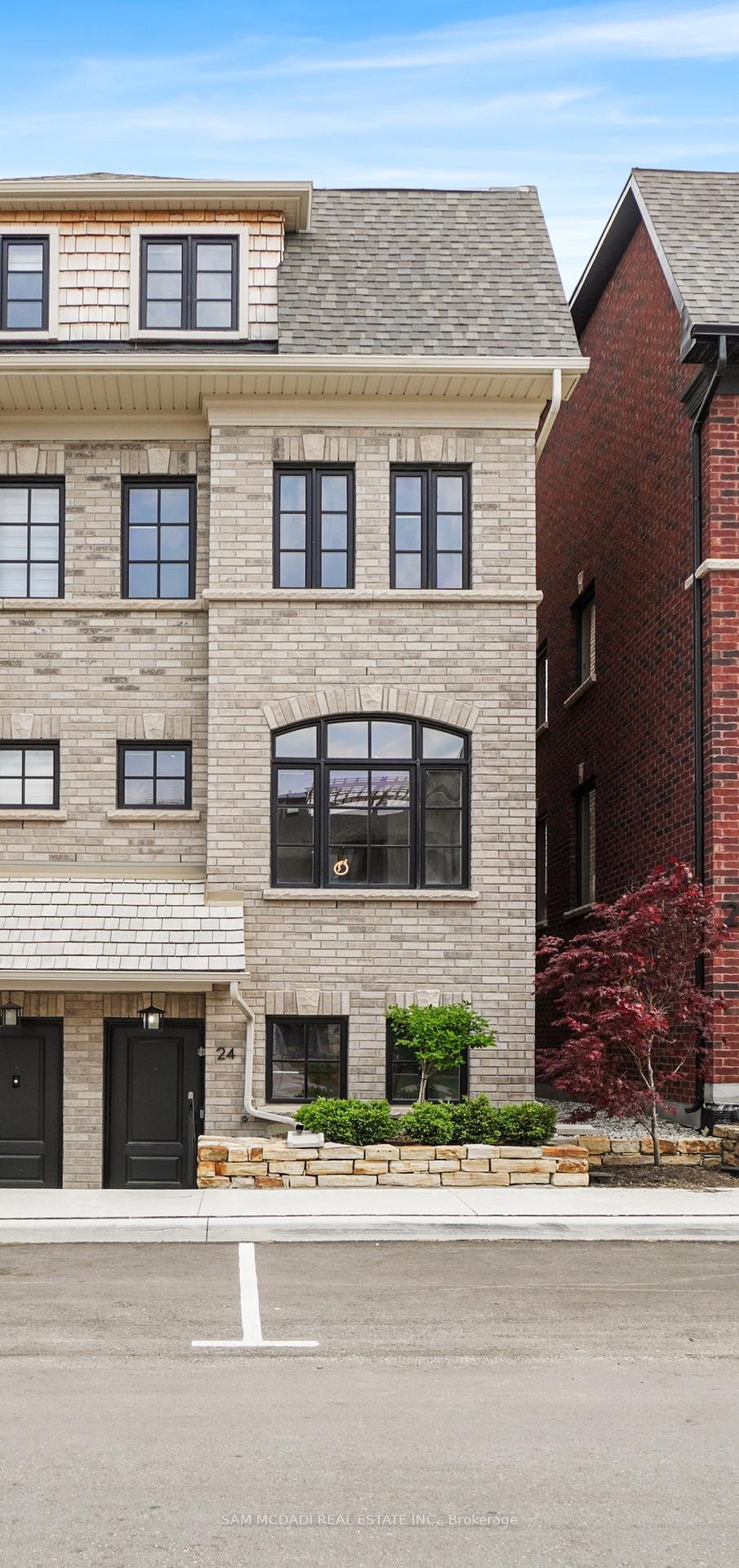 10 Lunar Crescent 24