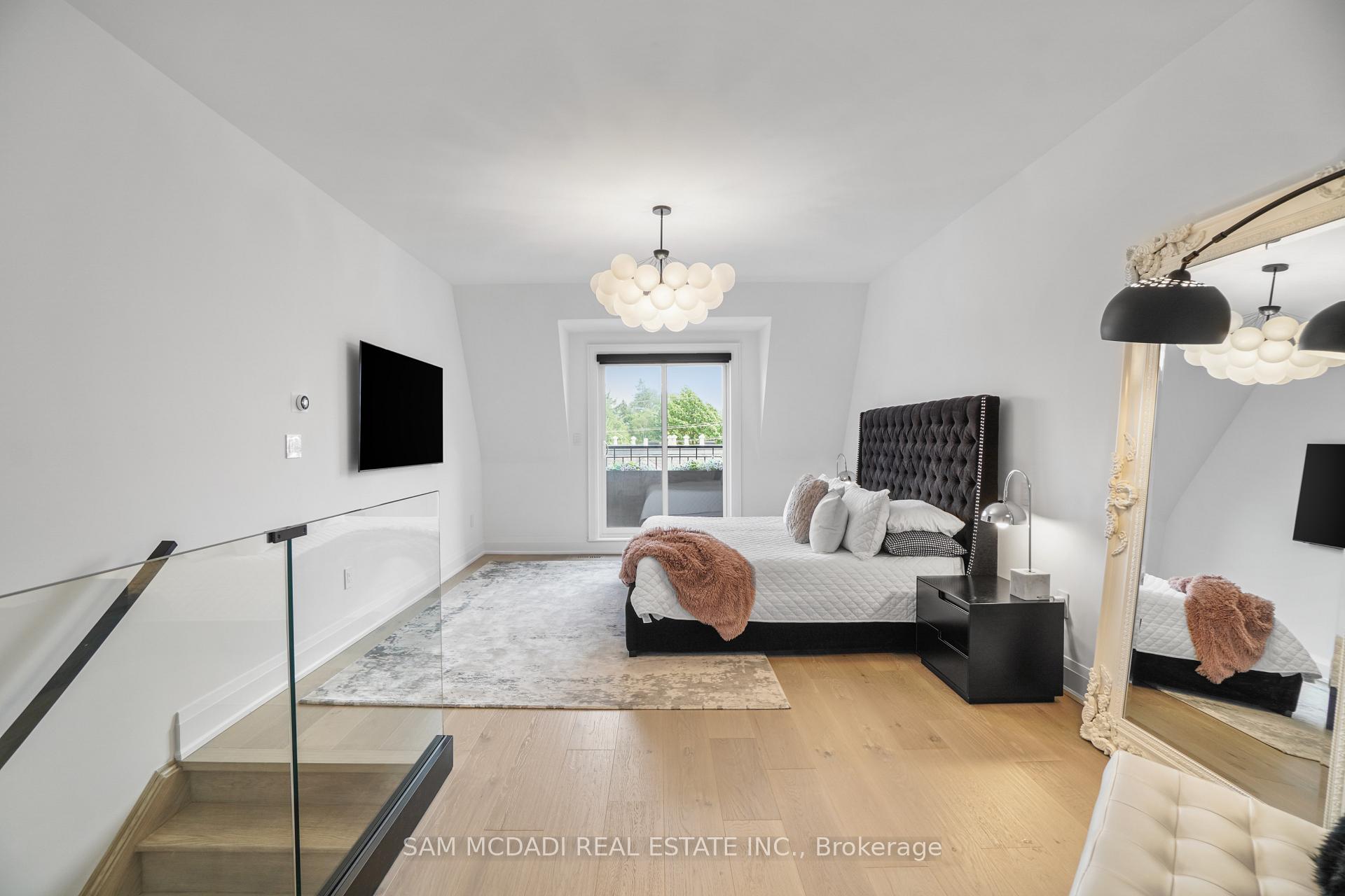 10 Lunar Crescent 24