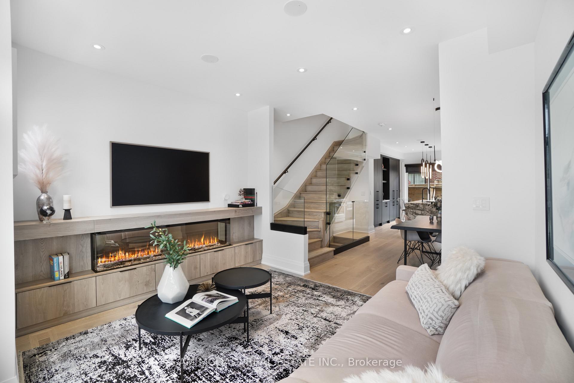 10 Lunar Crescent 24