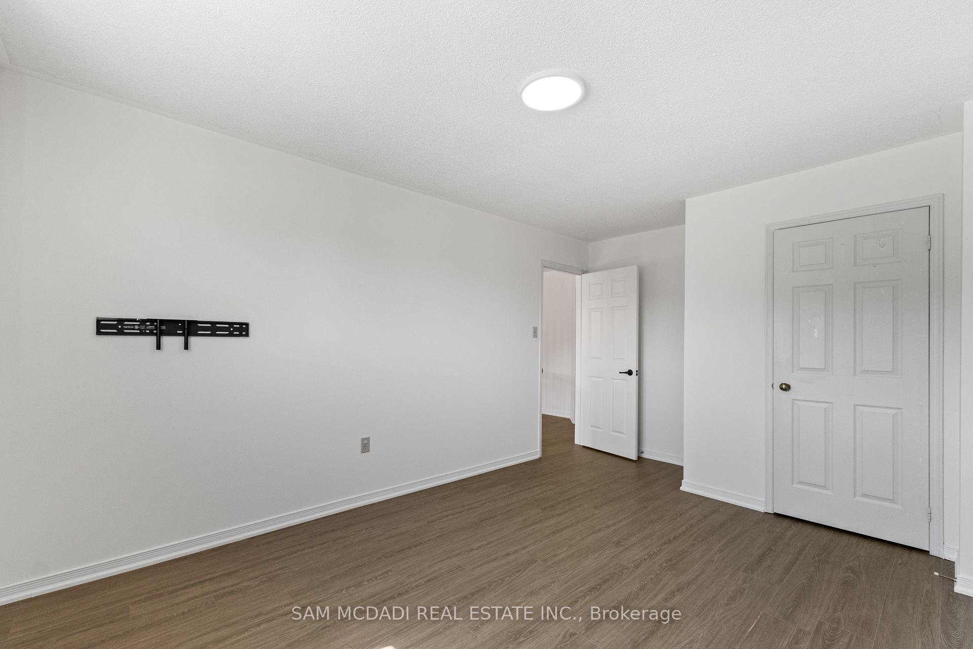 459 Glenashton Drive