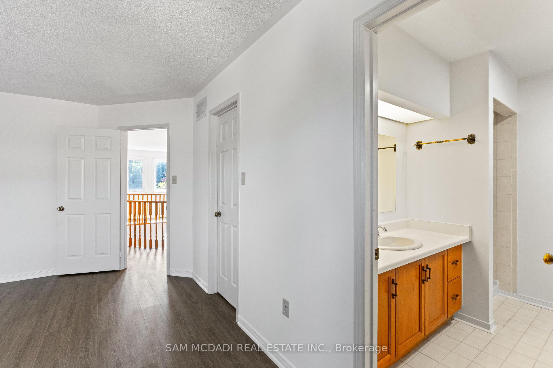 459 Glenashton Drive