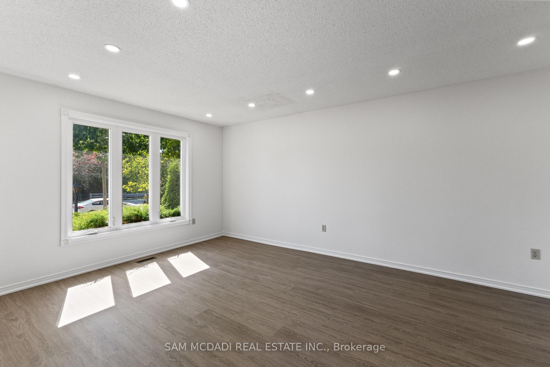 459 Glenashton Drive