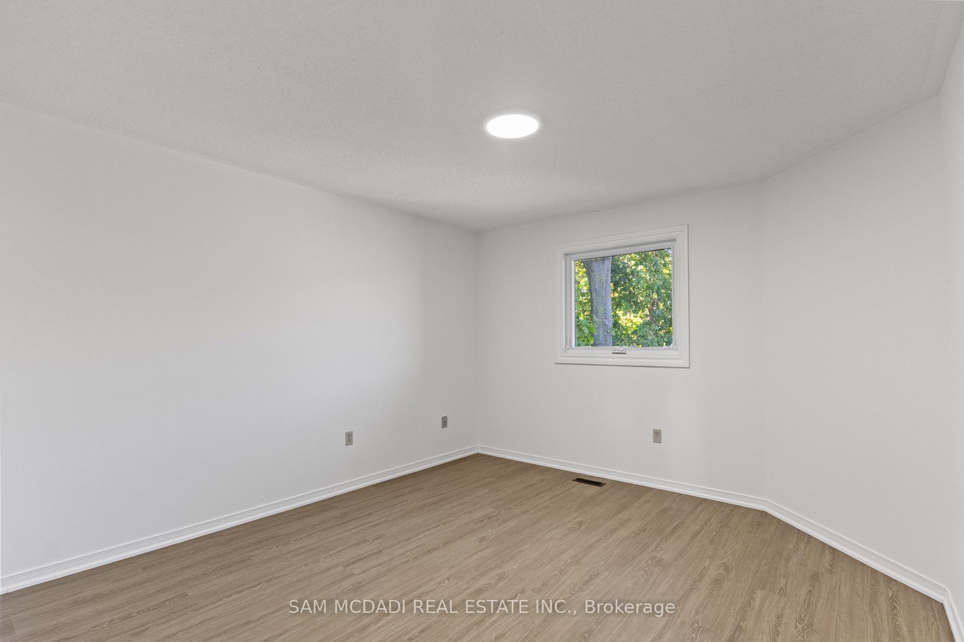 459 Glenashton Drive