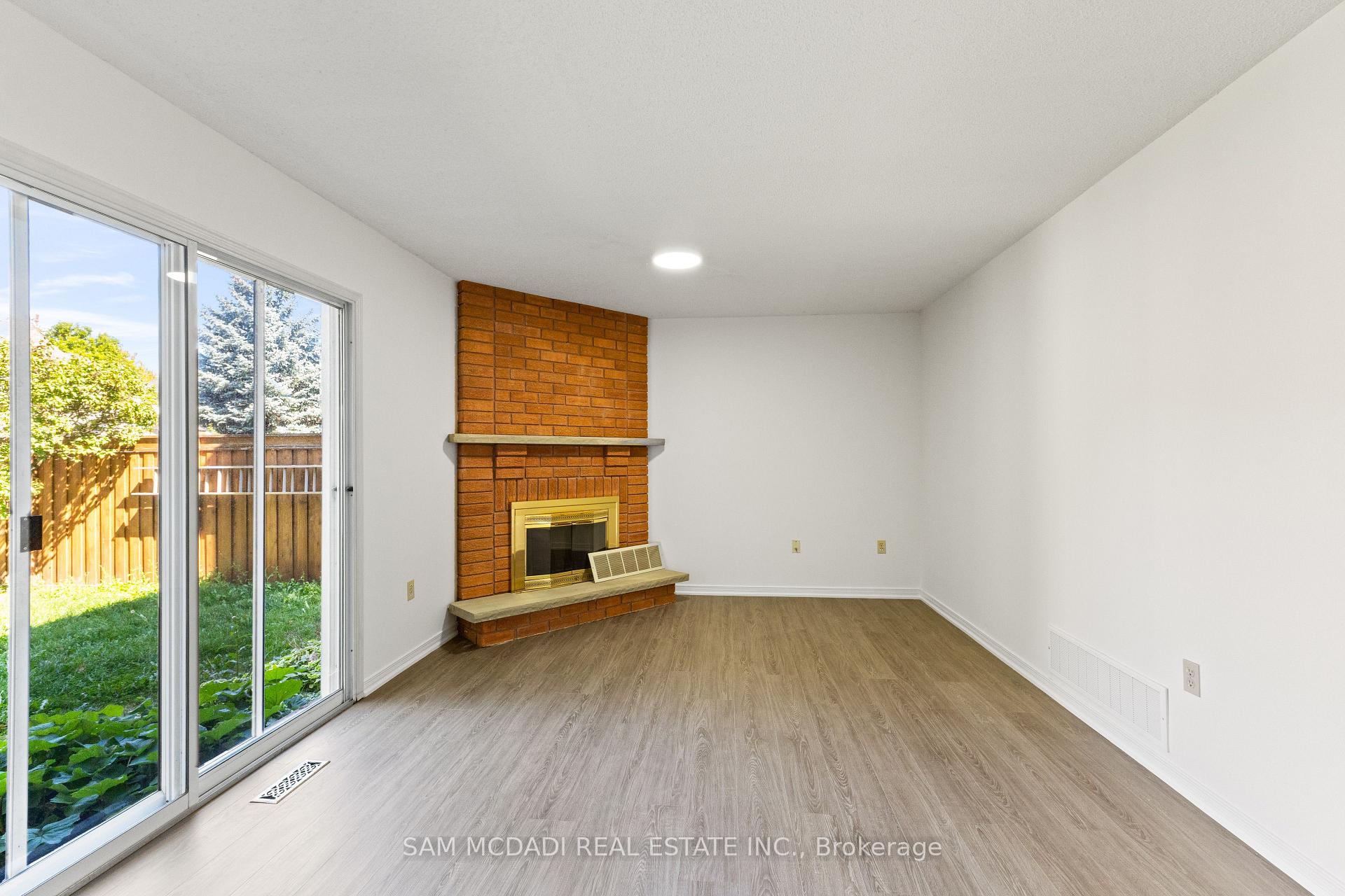 459 Glenashton Drive