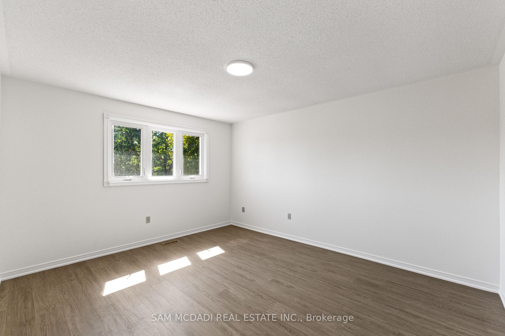 459 Glenashton Drive