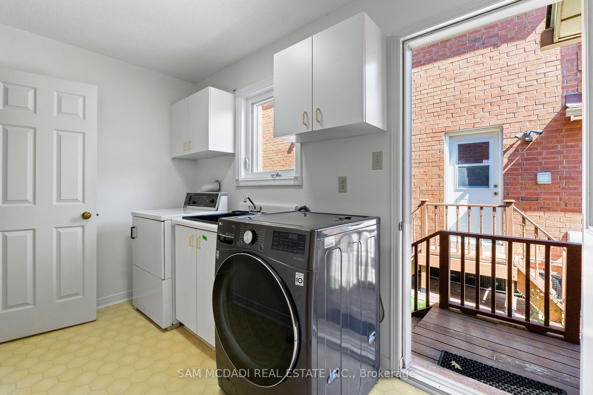 459 Glenashton Drive