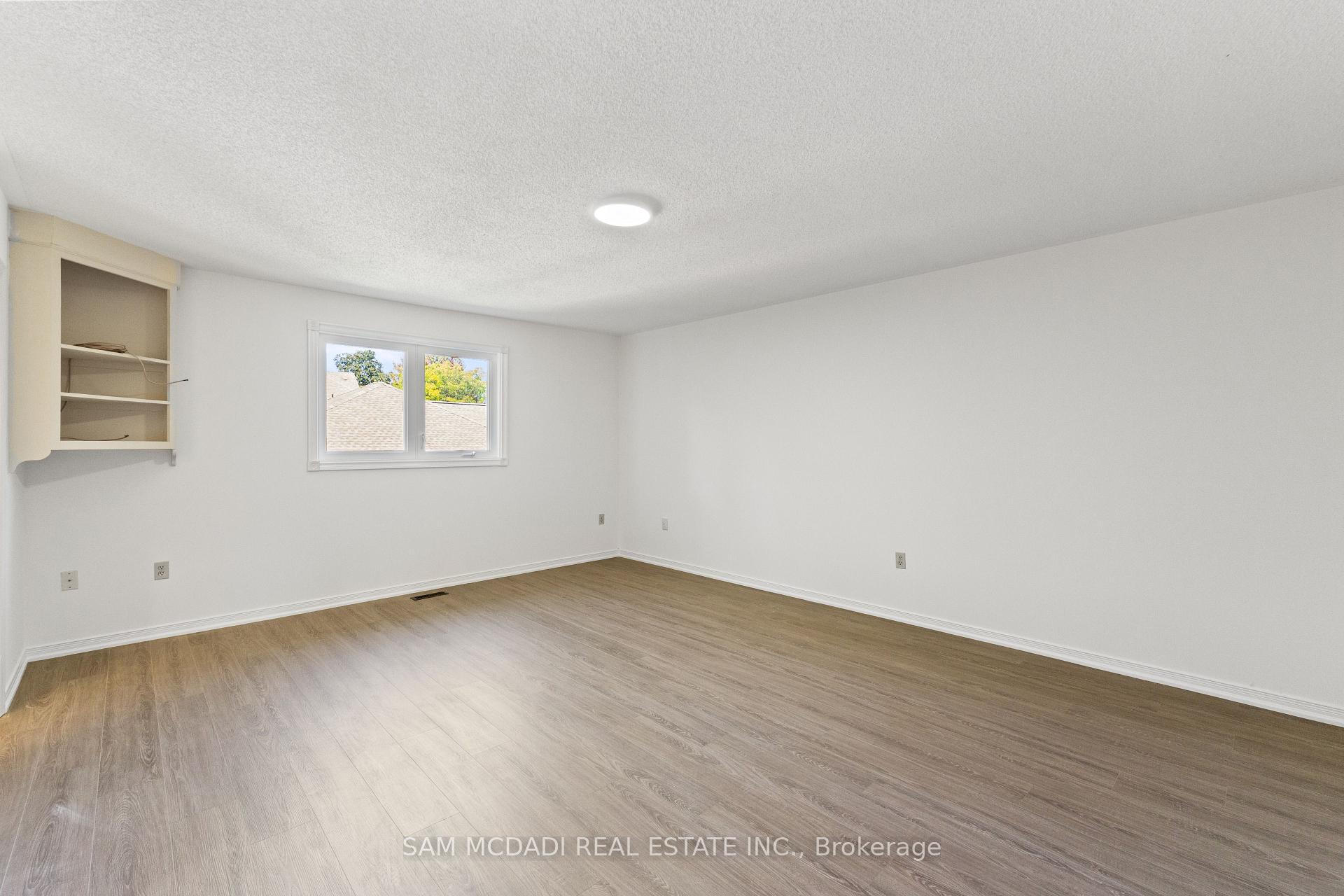 459 Glenashton Drive