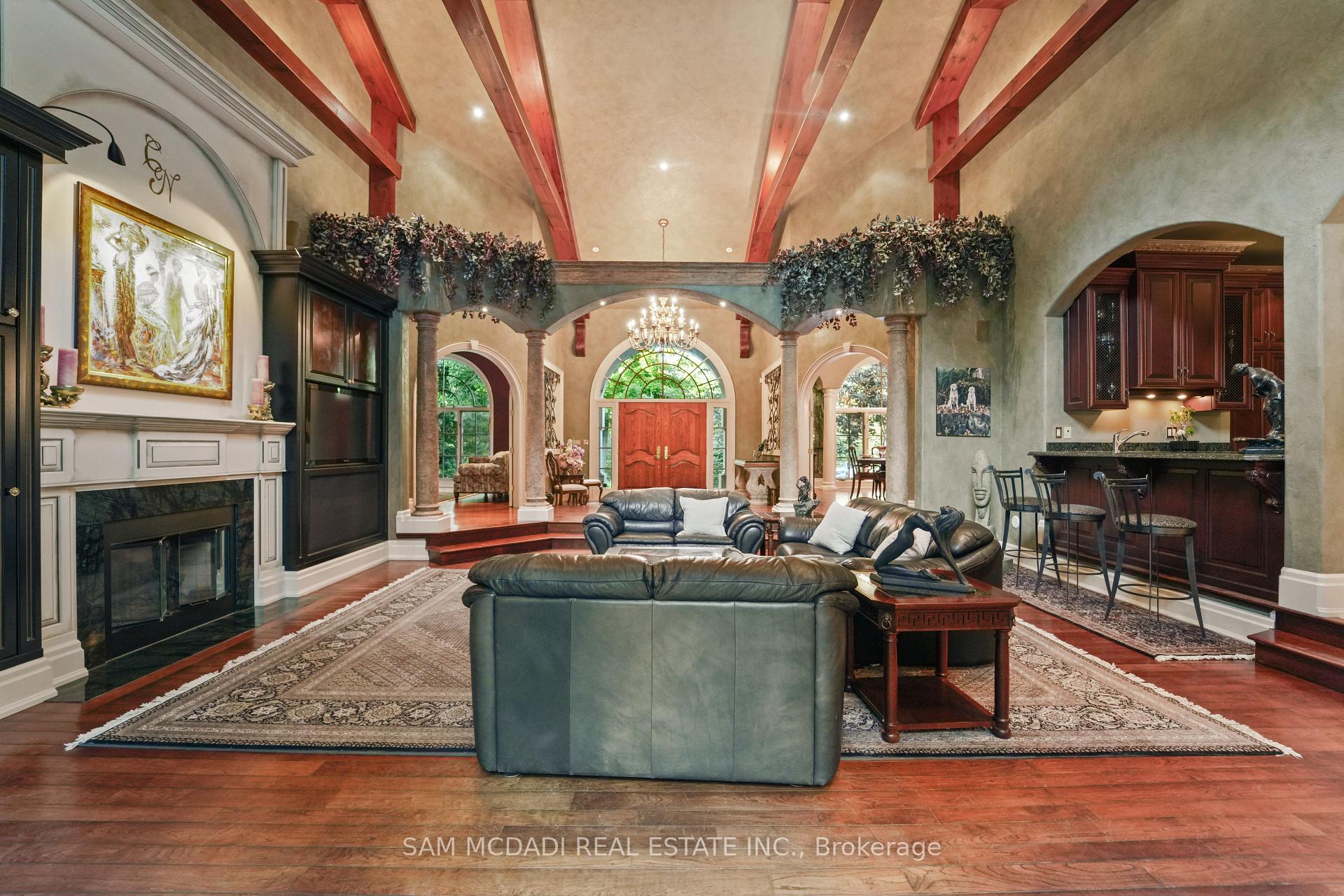 10140 Pineview Trail