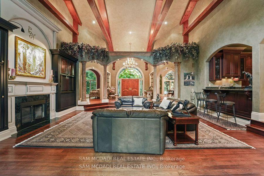 10140 Pineview Trail