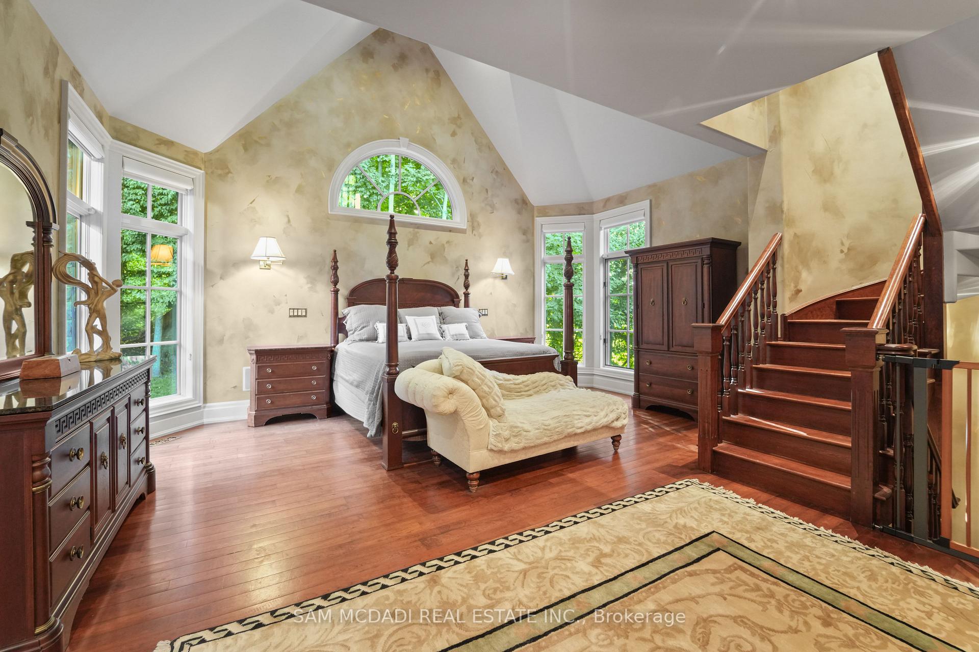 10140 Pineview Trail