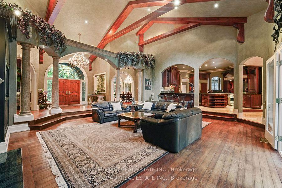 10140 Pineview Trail